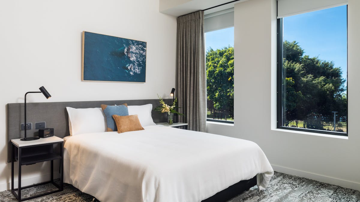 Oaks Cairns Hotel - Bedroom