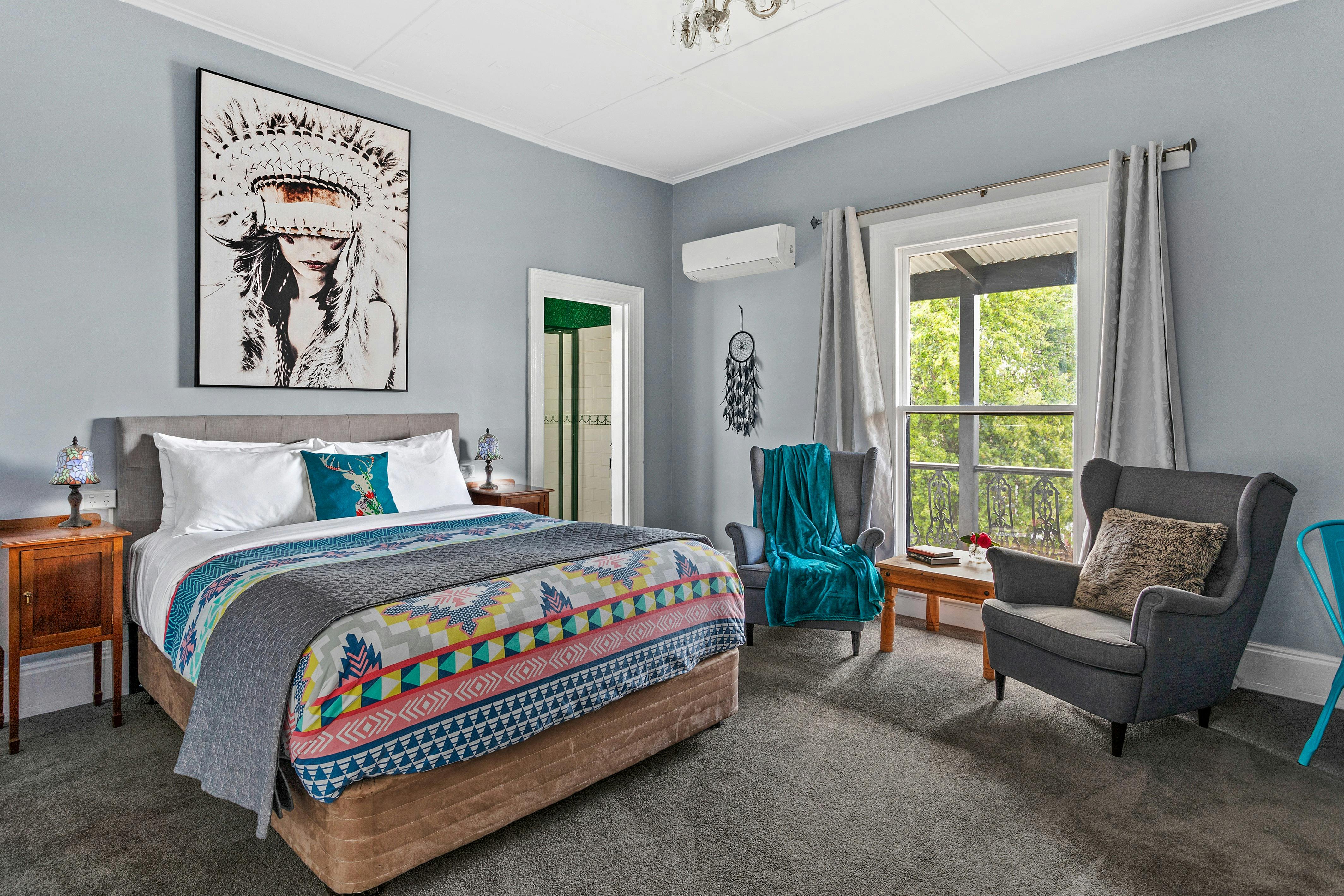 Arizona - our Queen room with clawfoot bath