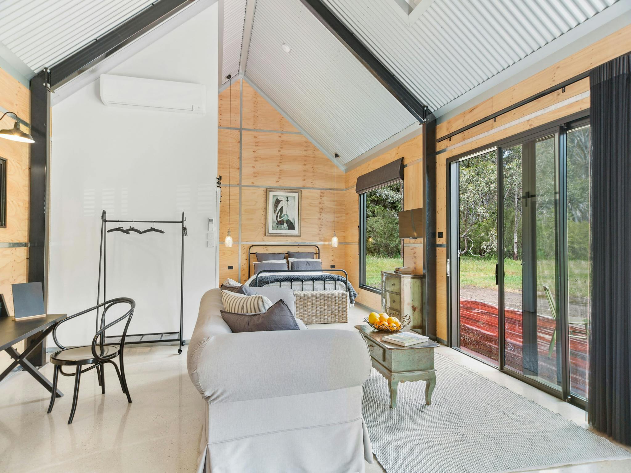 Shed ONE - Studio Style, ensuite, queen bed, cultiver linen, cathedral ceiling, picture windows