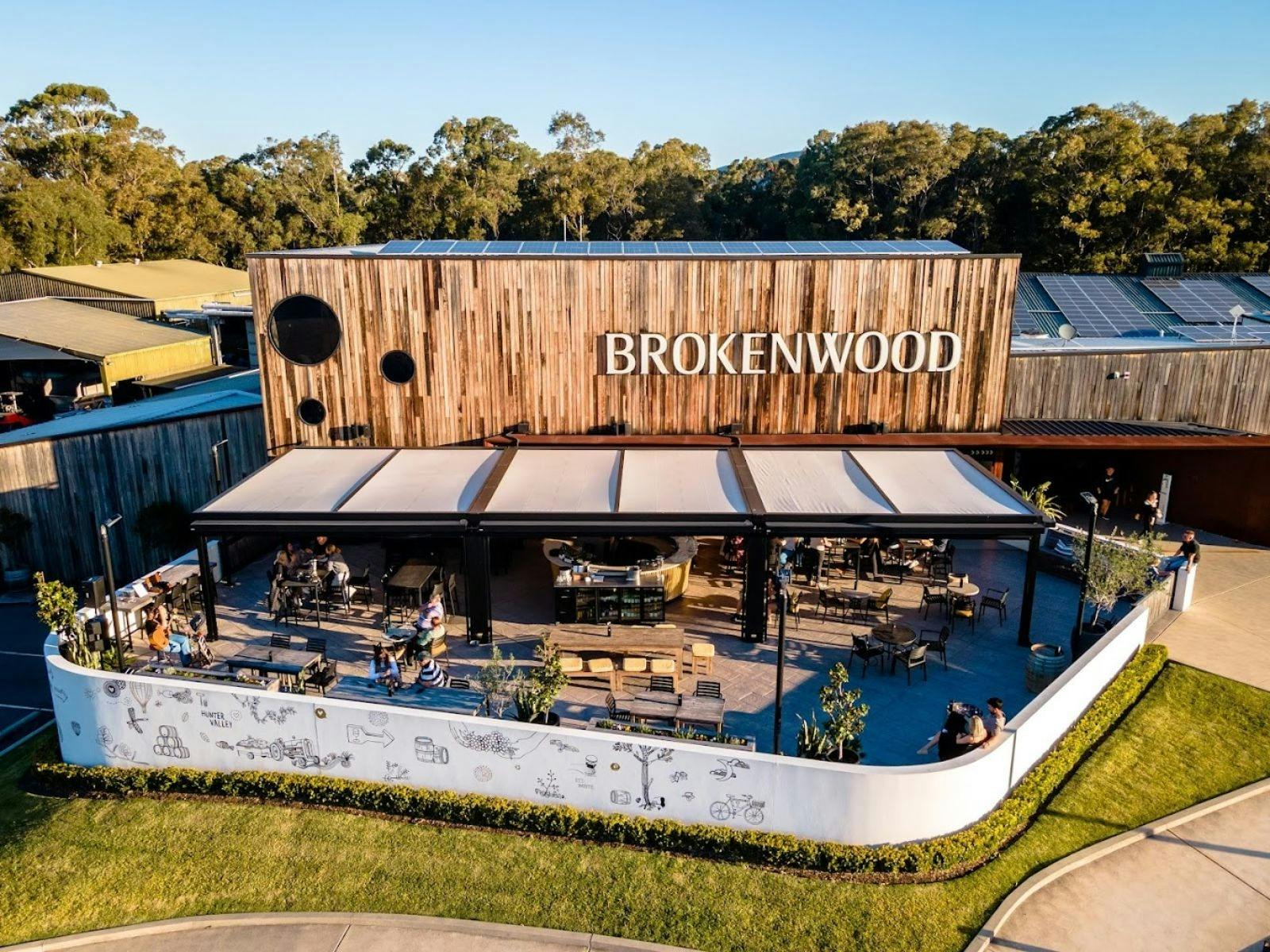 搭乘 Rotone 直升机游览 Brokenwood 酒庄