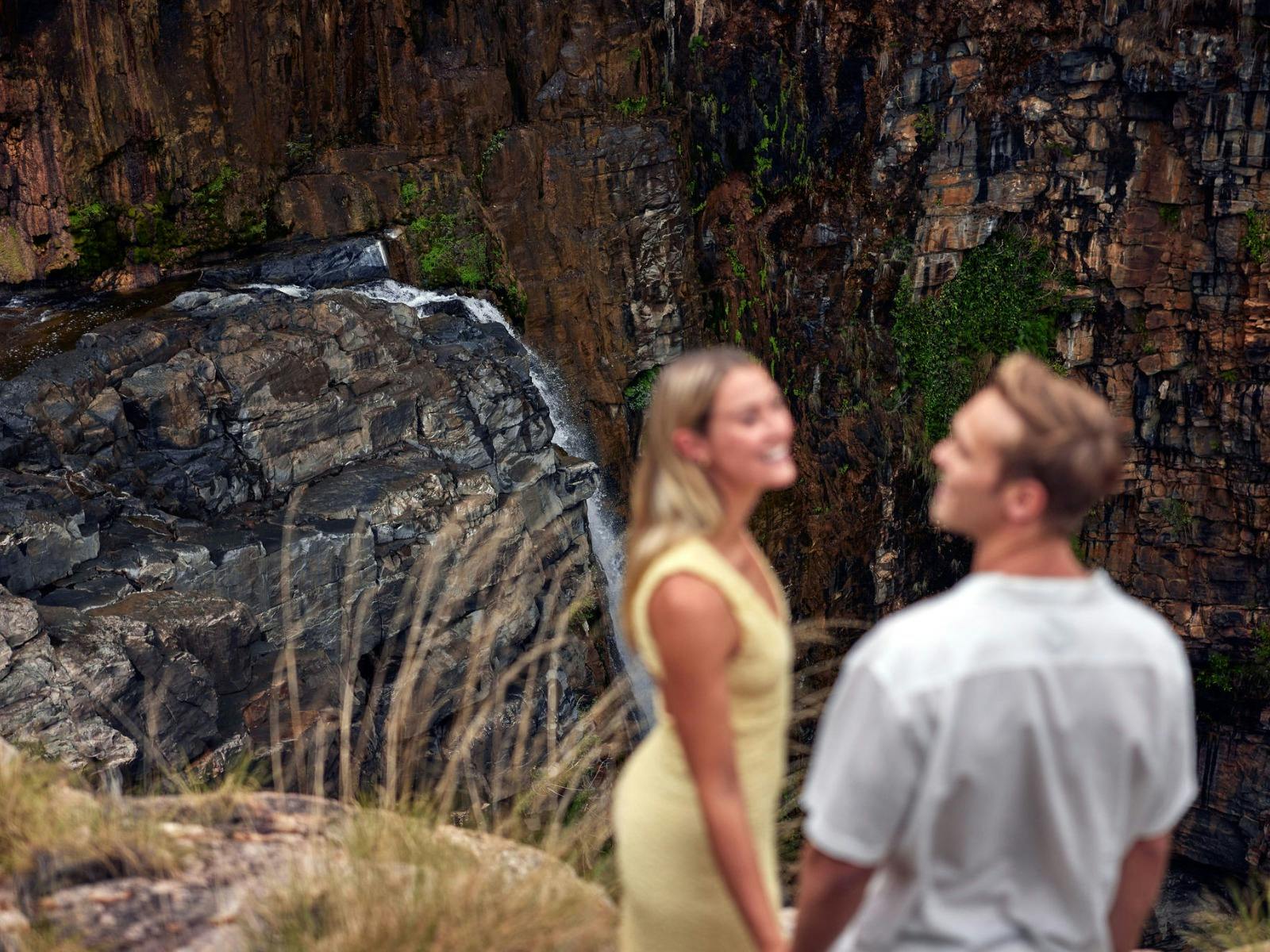 couple at gorge