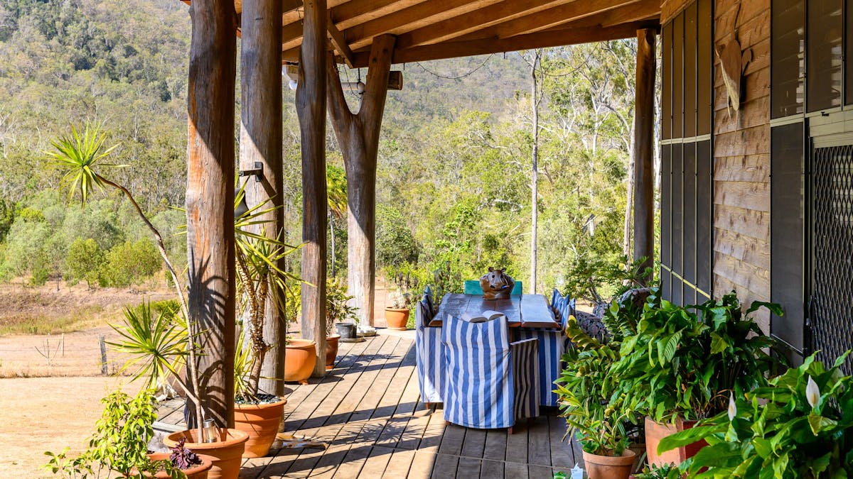 Enjoy breakfast in the morning on the verandah, or check out the night sky.Telescope available.