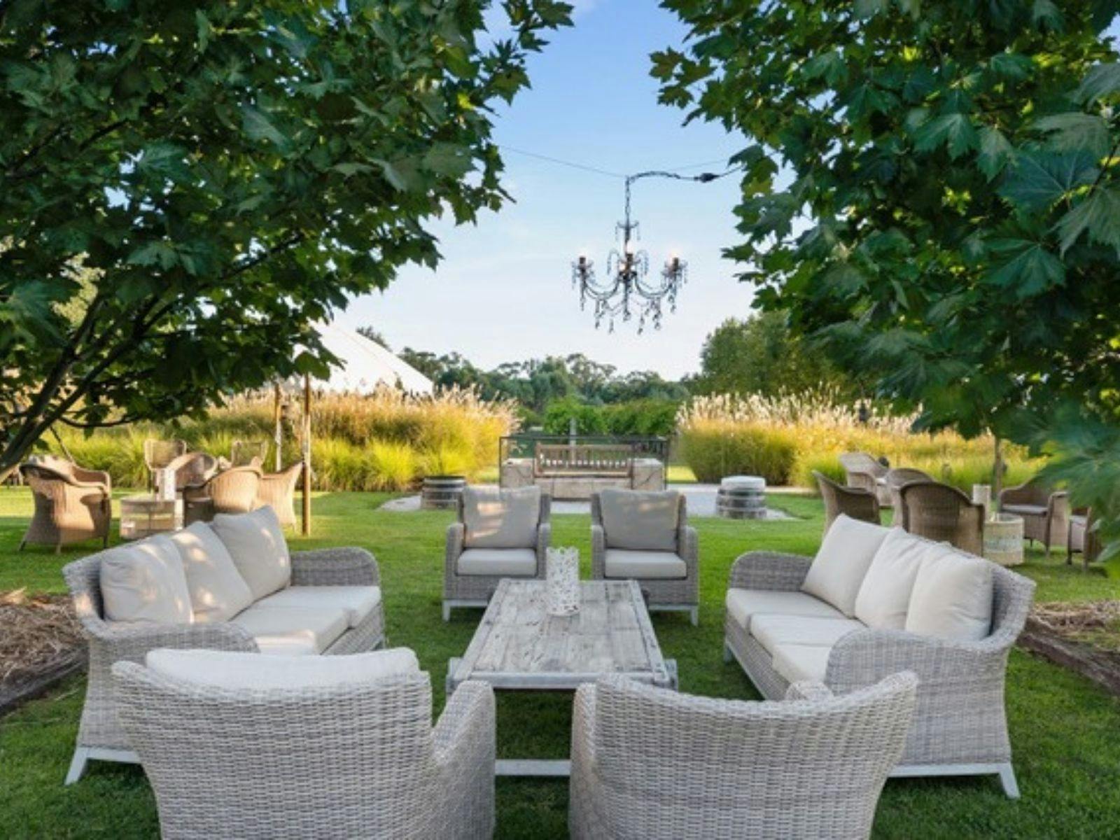 The Vinegrove - outdoor seating areas