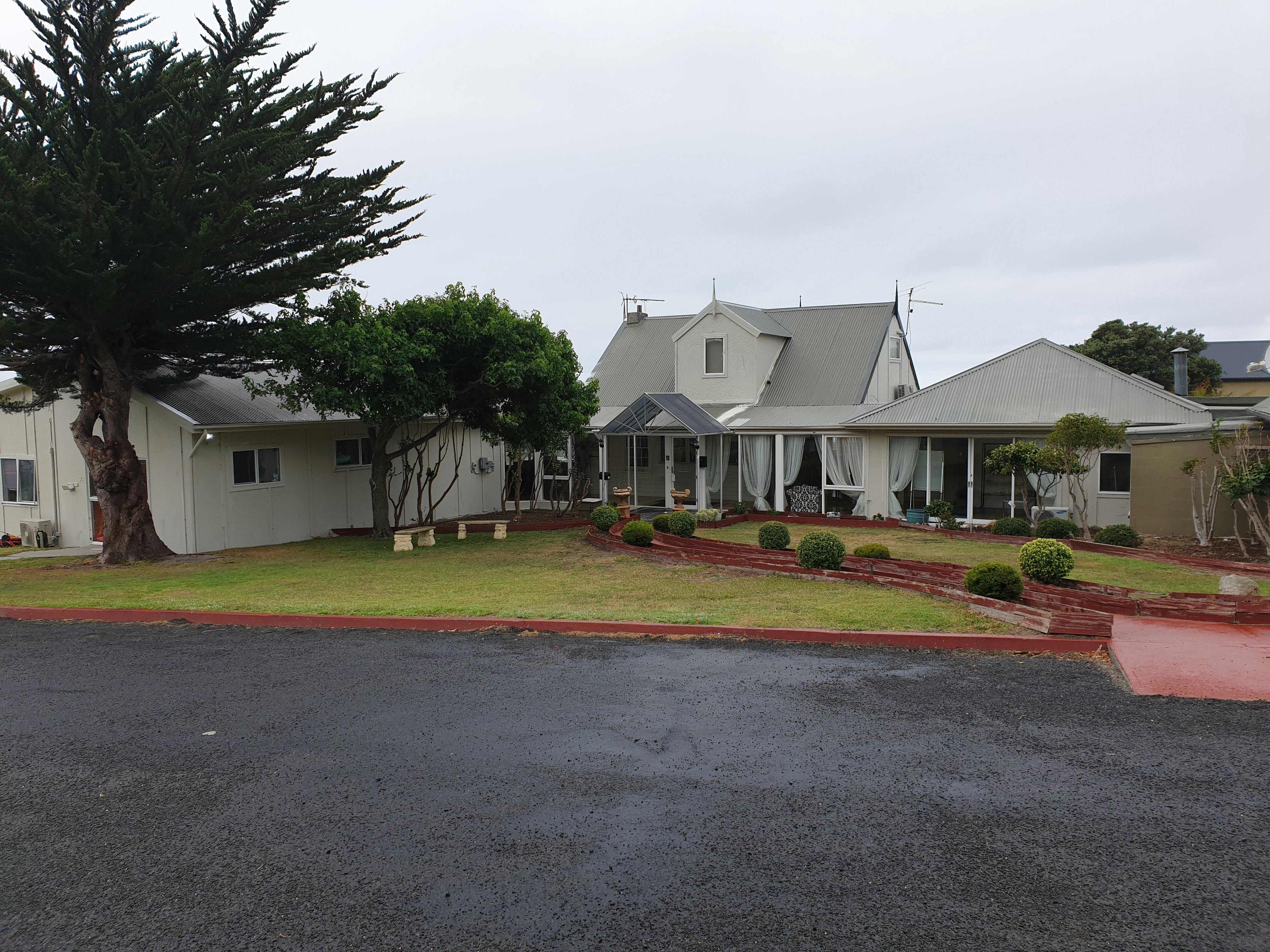 Main reception building