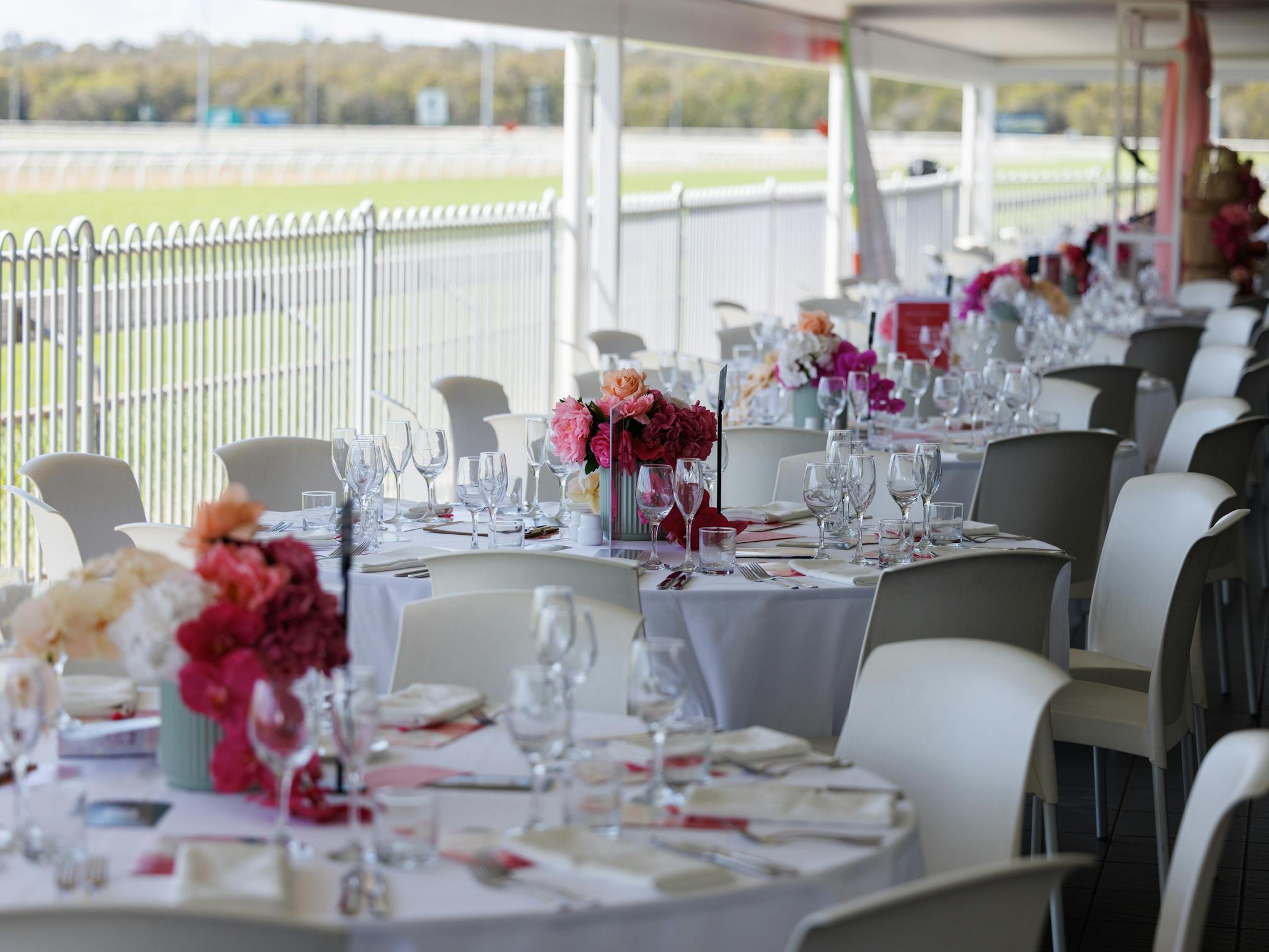 Champagne Garden with table settings and floral centre pieces Champagne Garden with table settings and floral centre pieces