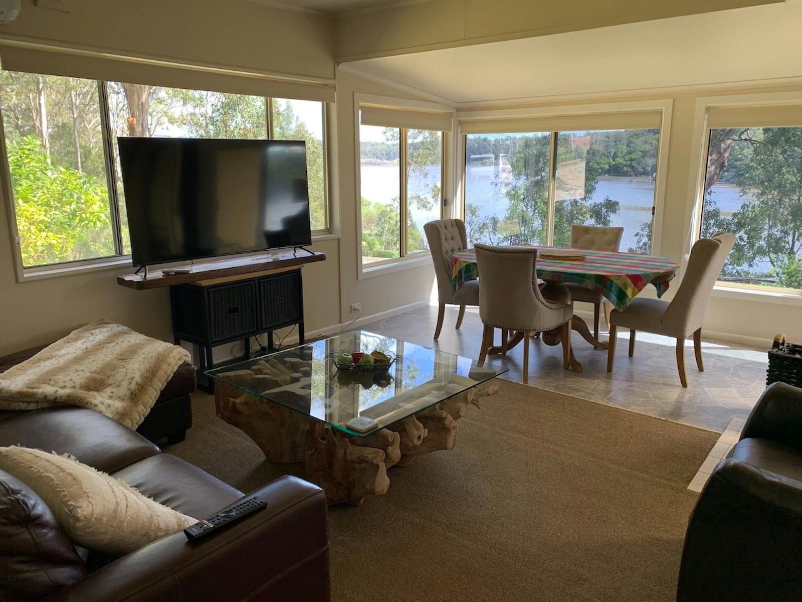 Cabin 16 Lounge/Dining