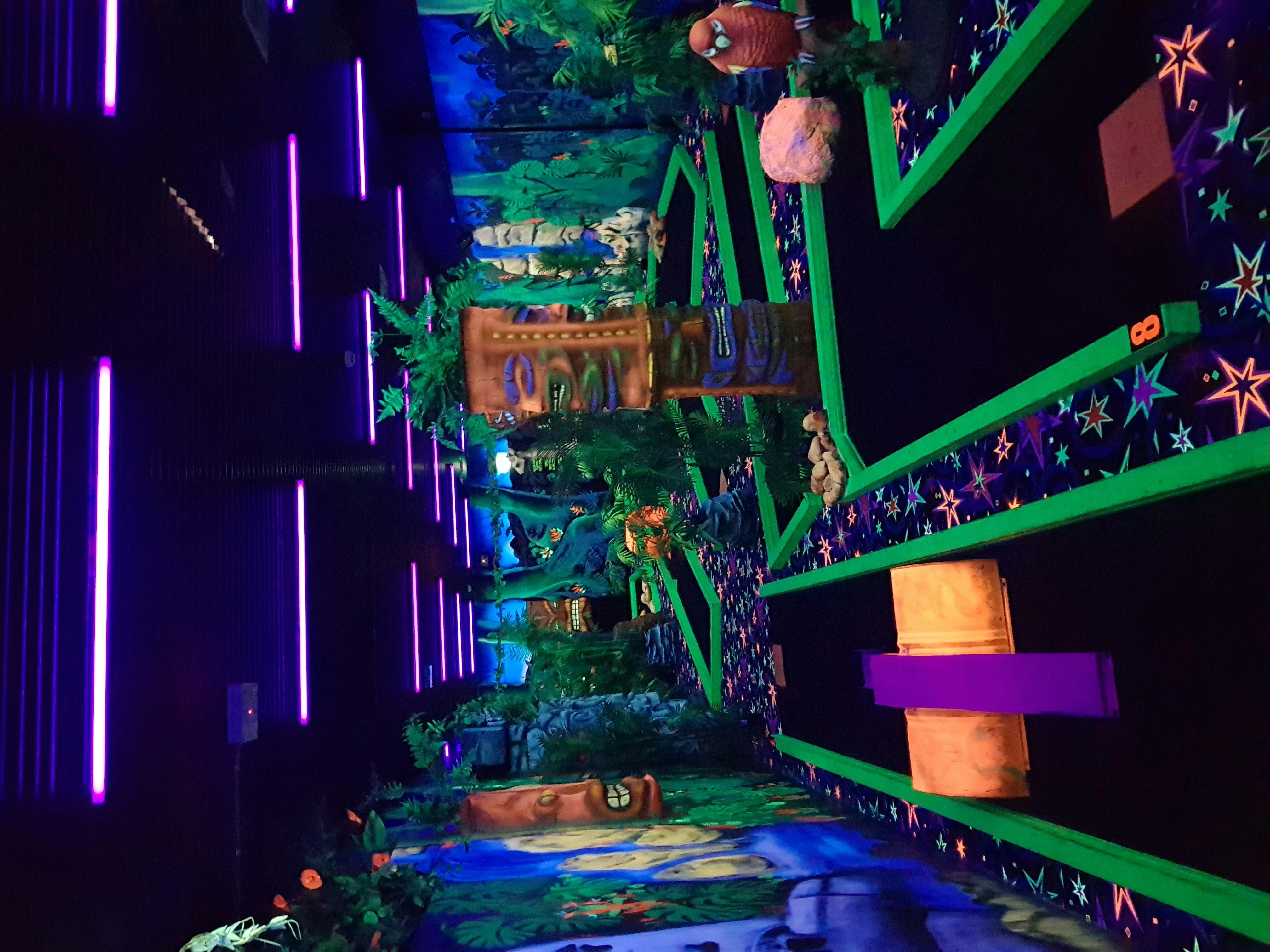 jungle golf - mini golf - glow in the dark mini golf