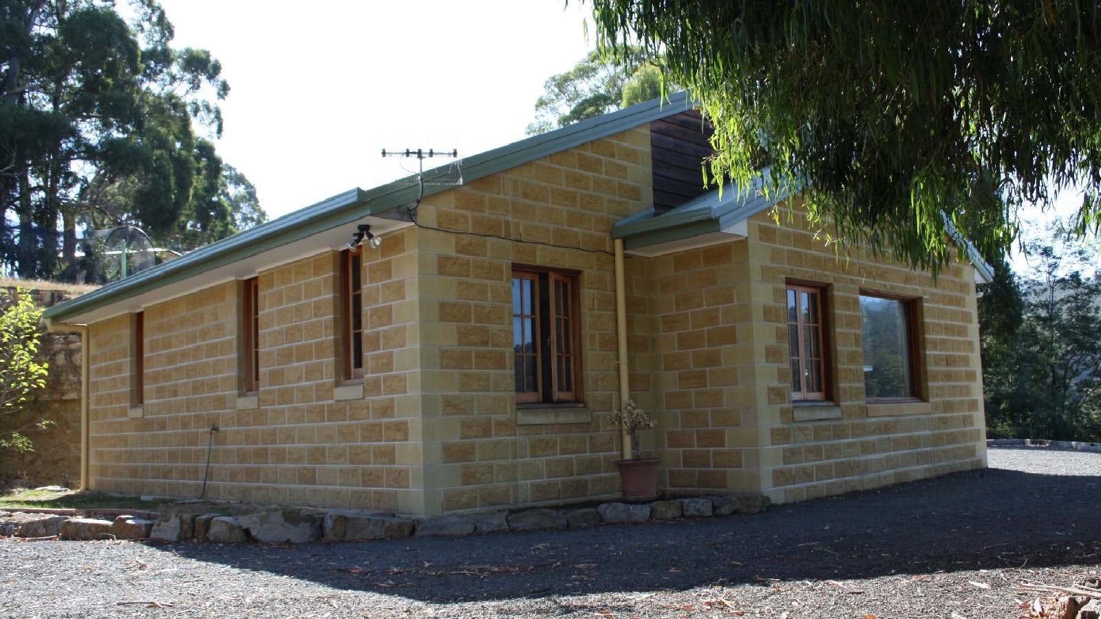 Glaziers Bay Cottage southern side