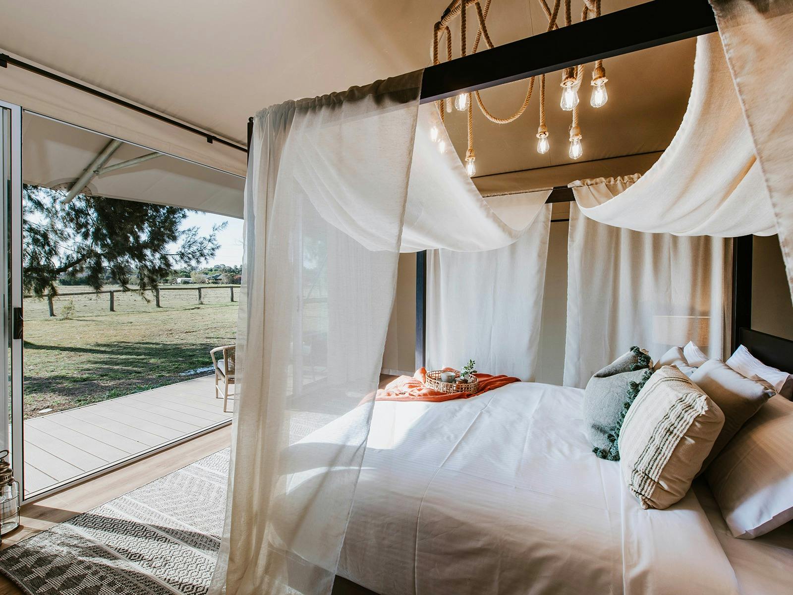 Mudgee Retreats I Four Poster Bed