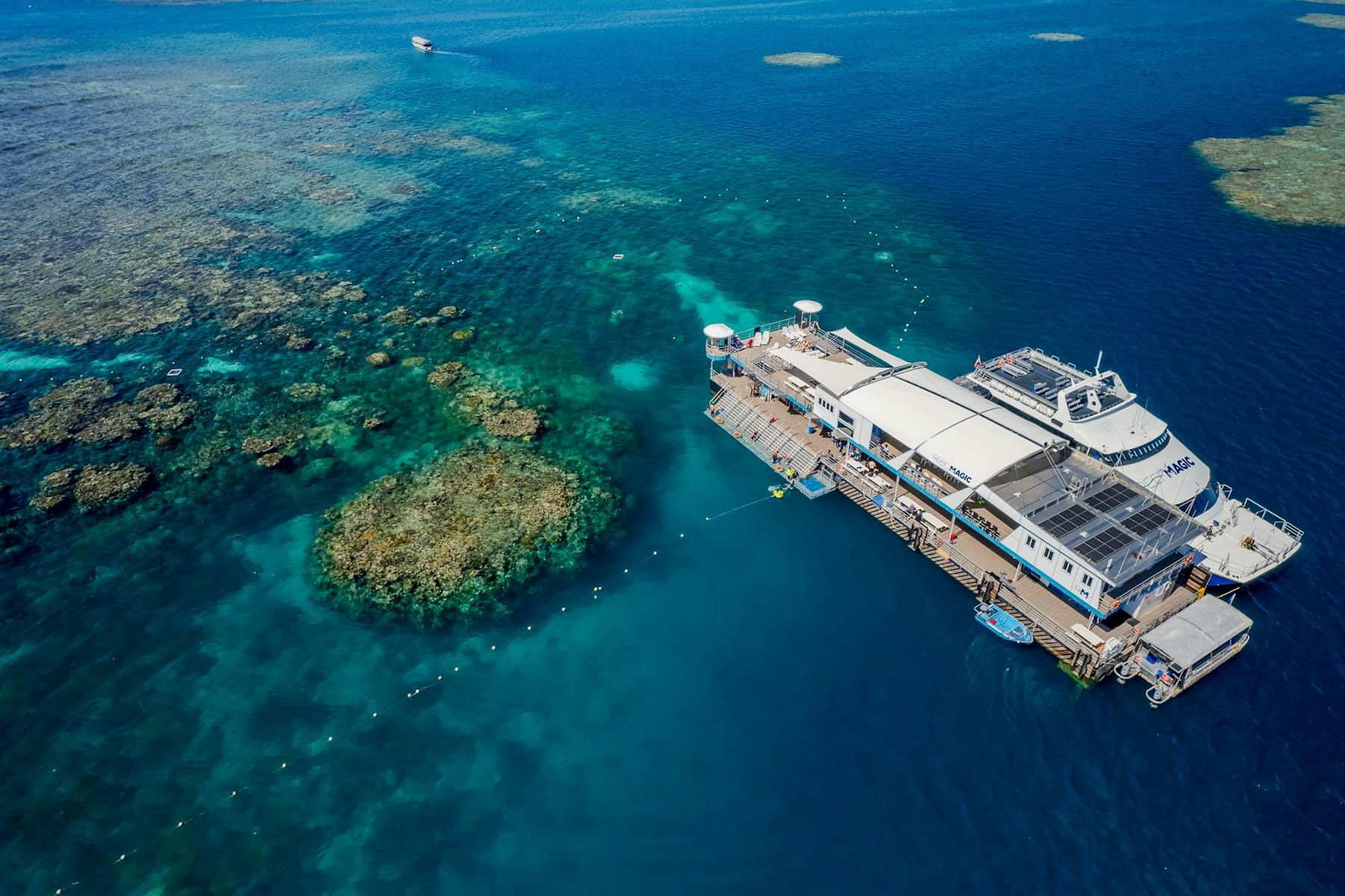 Pontoon Great Barrier Reef