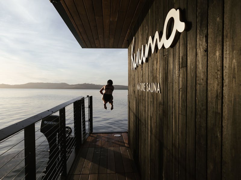 Jump off the back of the sauna boat | Kuuma