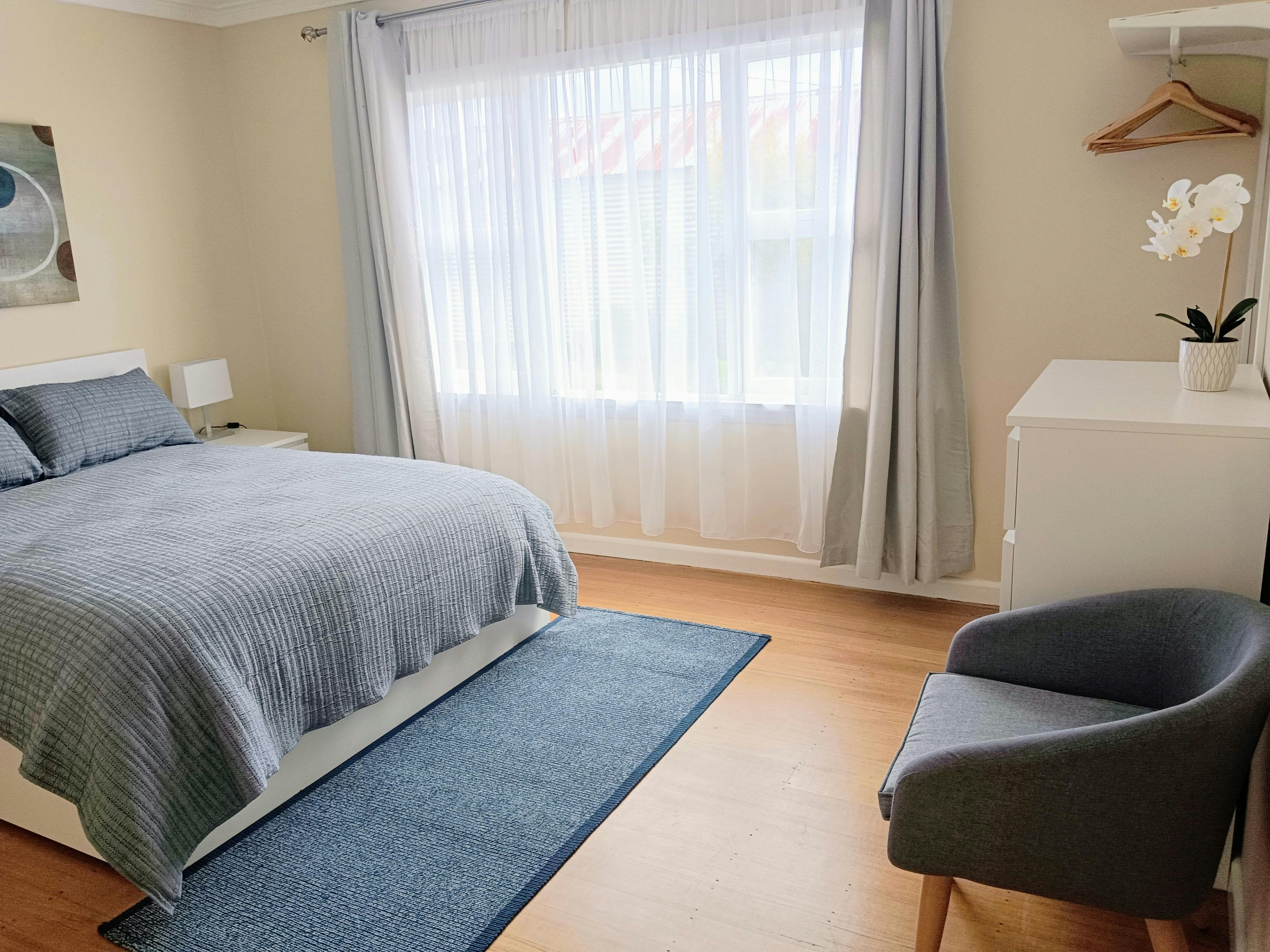 queen bedroom 1