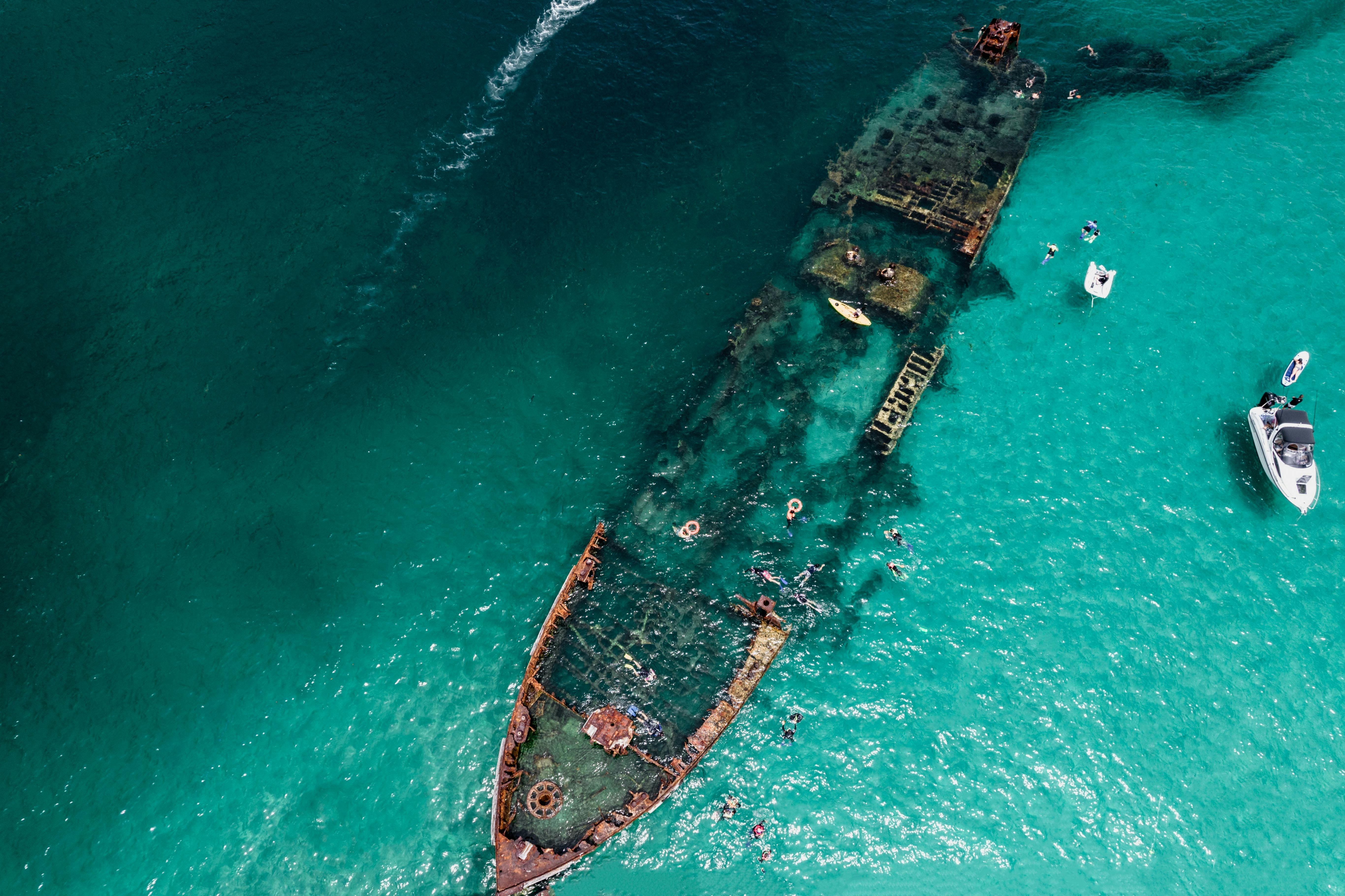 snorkelling on tangalooma wrecks