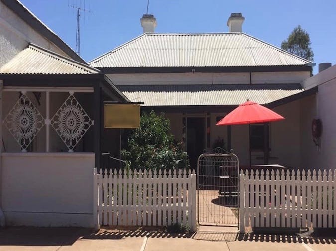 Elizabeth House Backpackers and Hostel