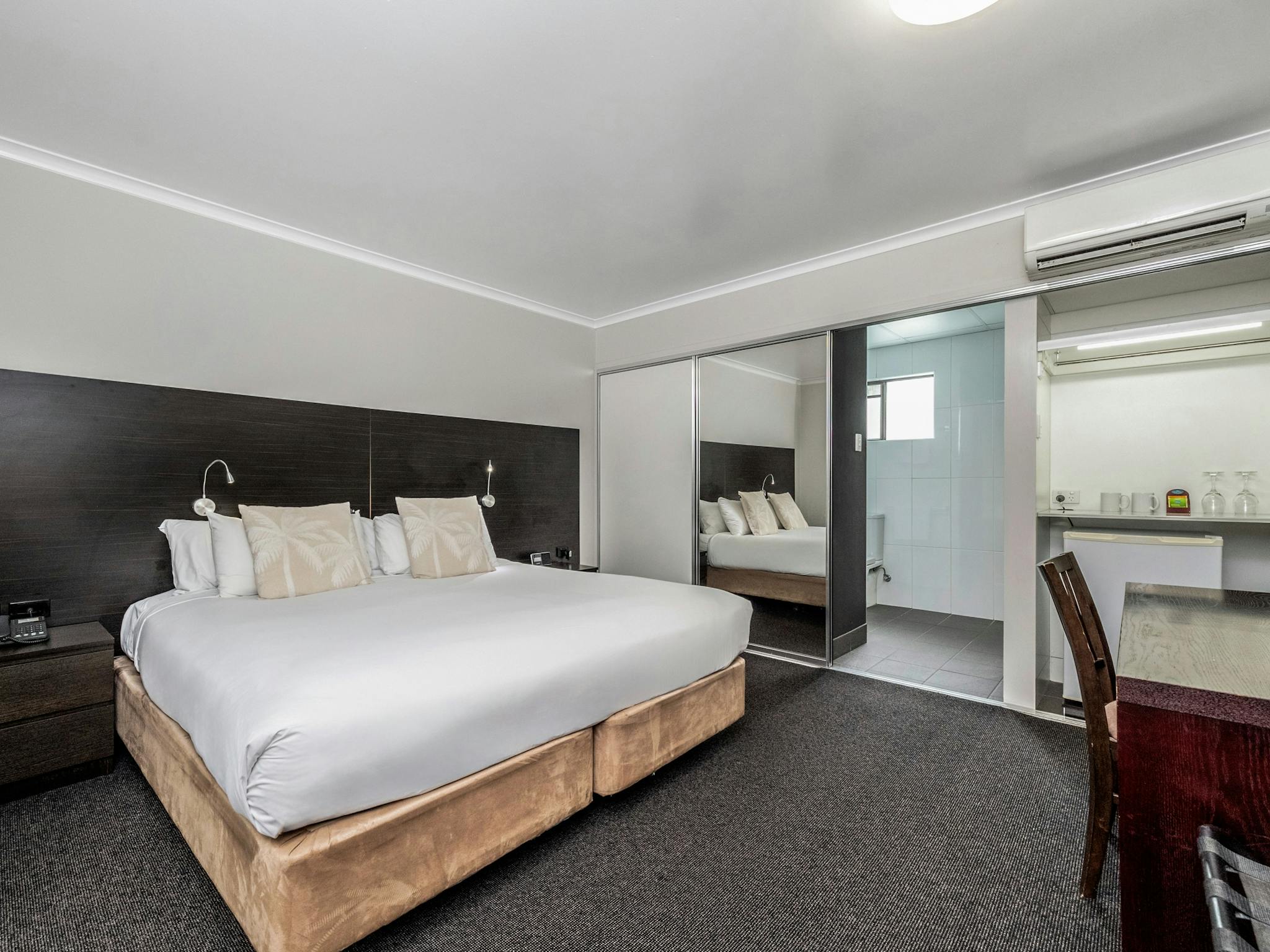 Premium Room with king bed at Mercure Townsville Premium Room with king bed at Mercure Townsville