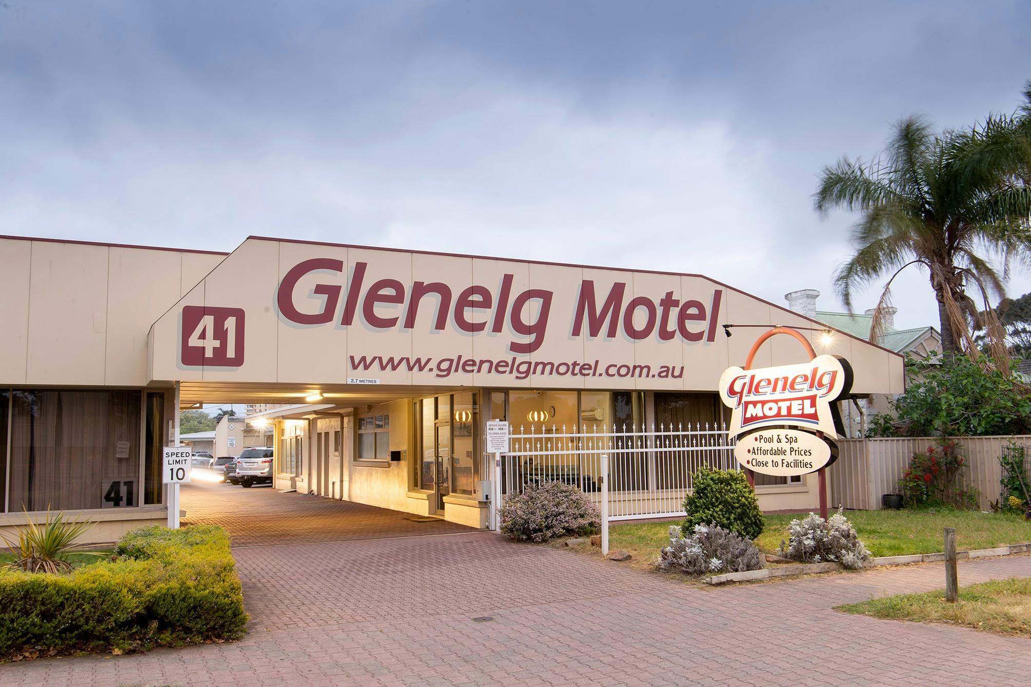 Glenelg Motel