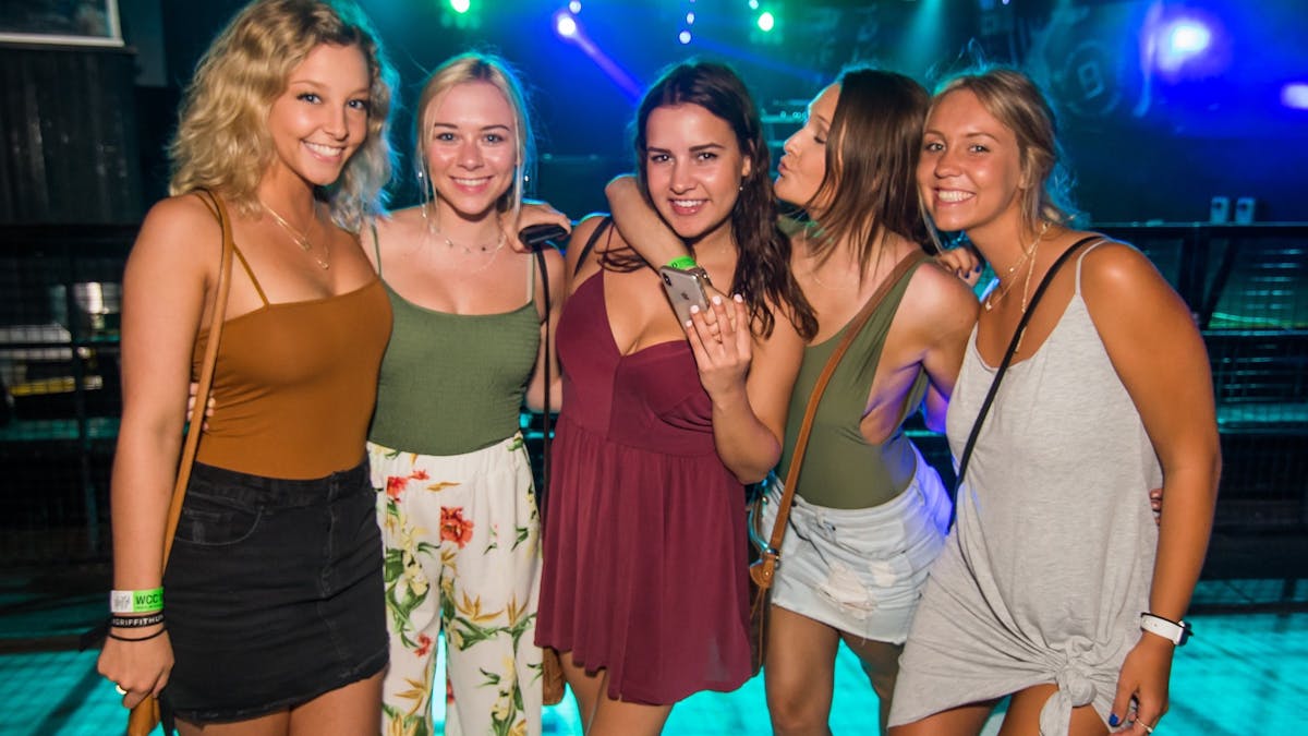 Hot girls on Wicked Club Crawl Surfers Paradise