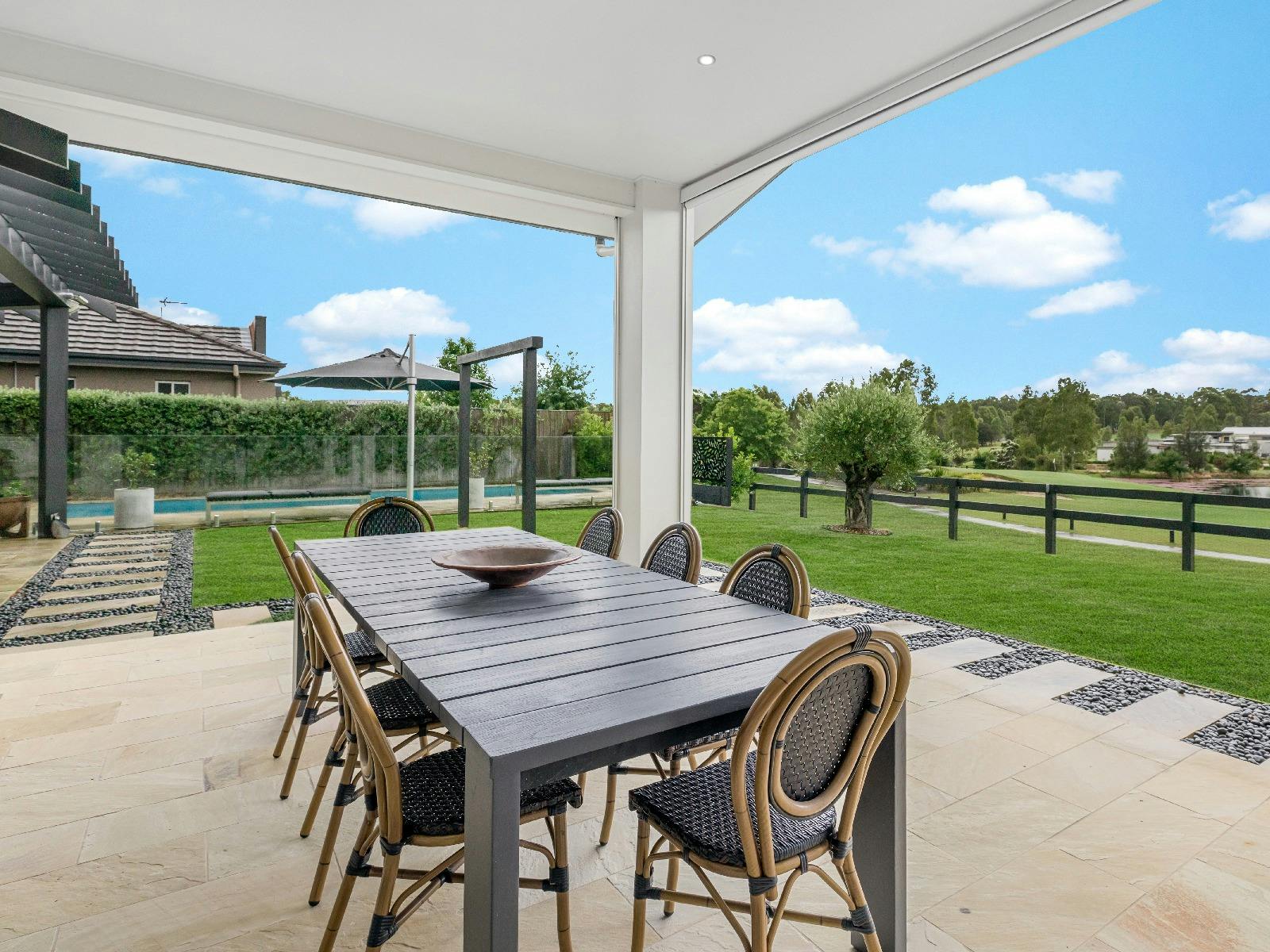 벨뷰 헌터 야외 식사 공간