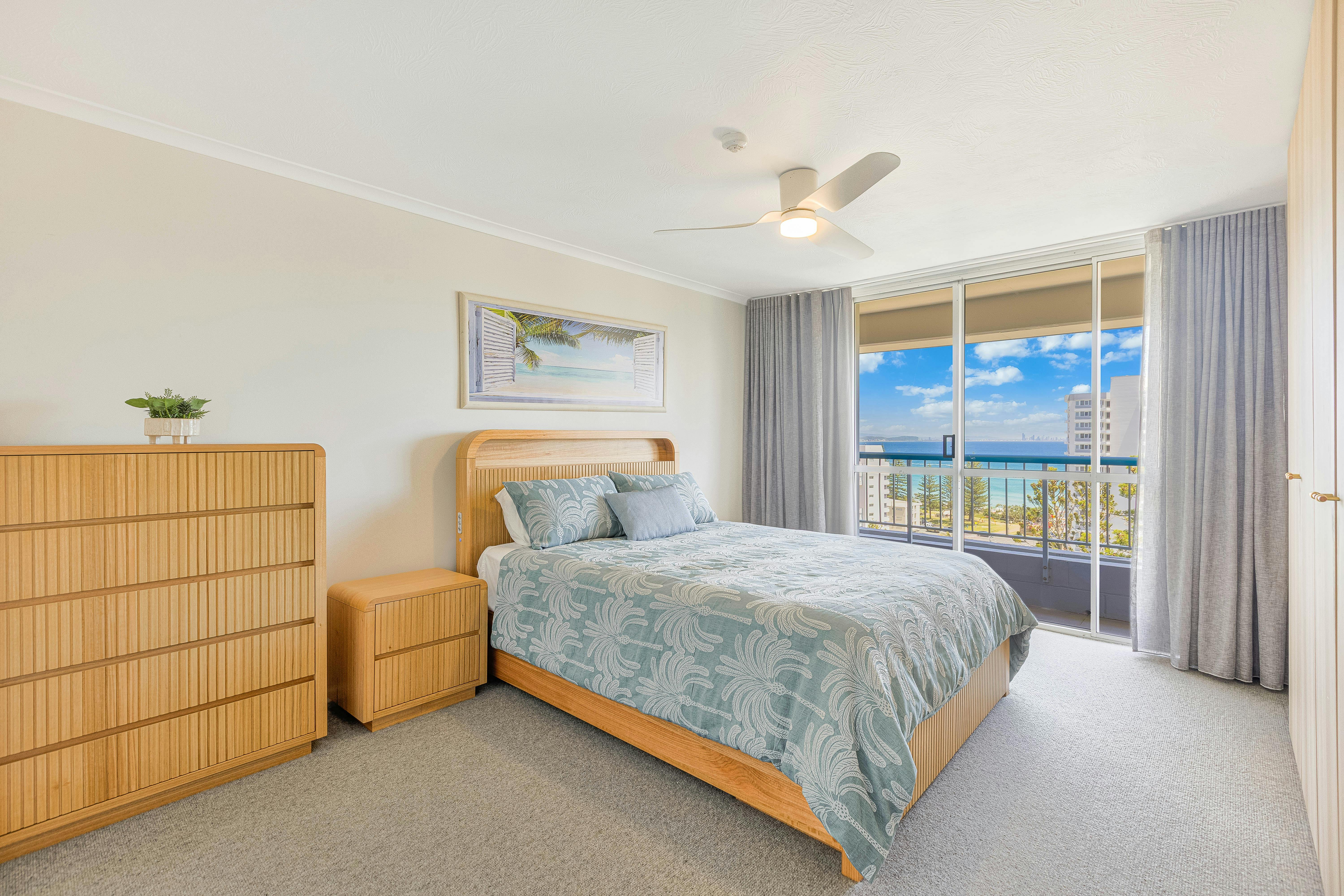 Main bedroom with Queen Size bed