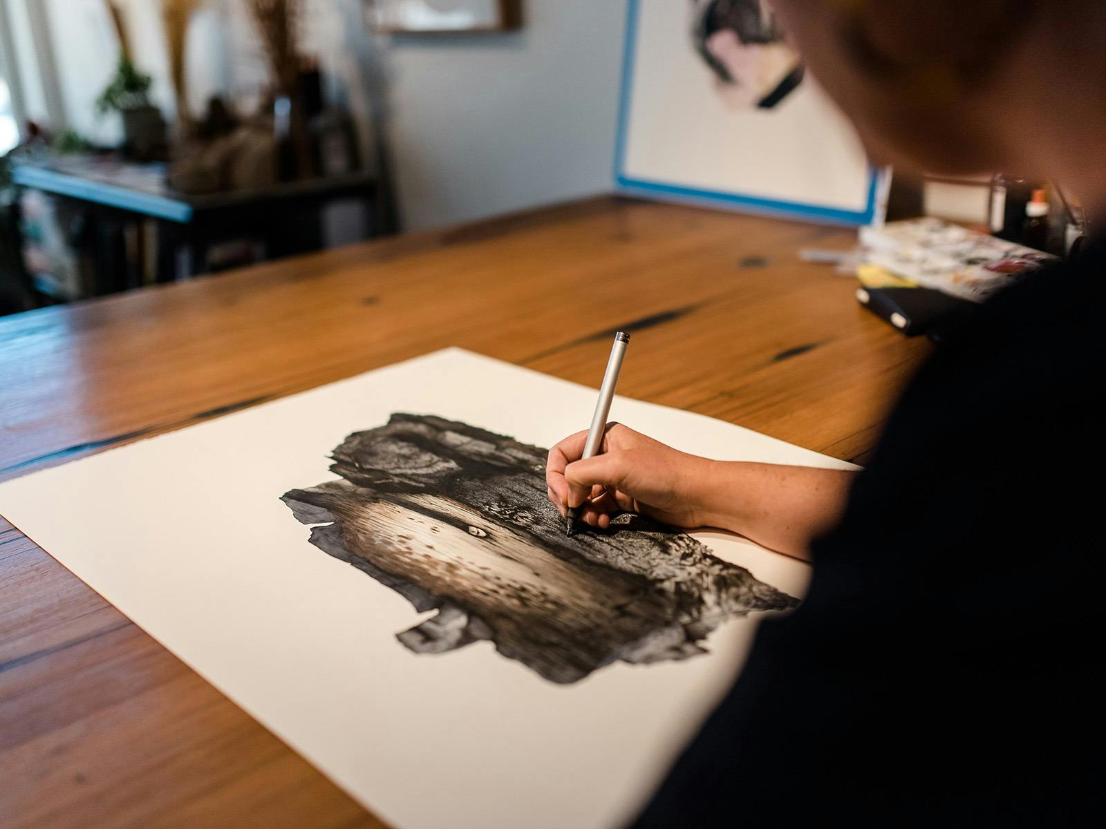 キリリー・アンダーソンのアーティスト作品が進行中