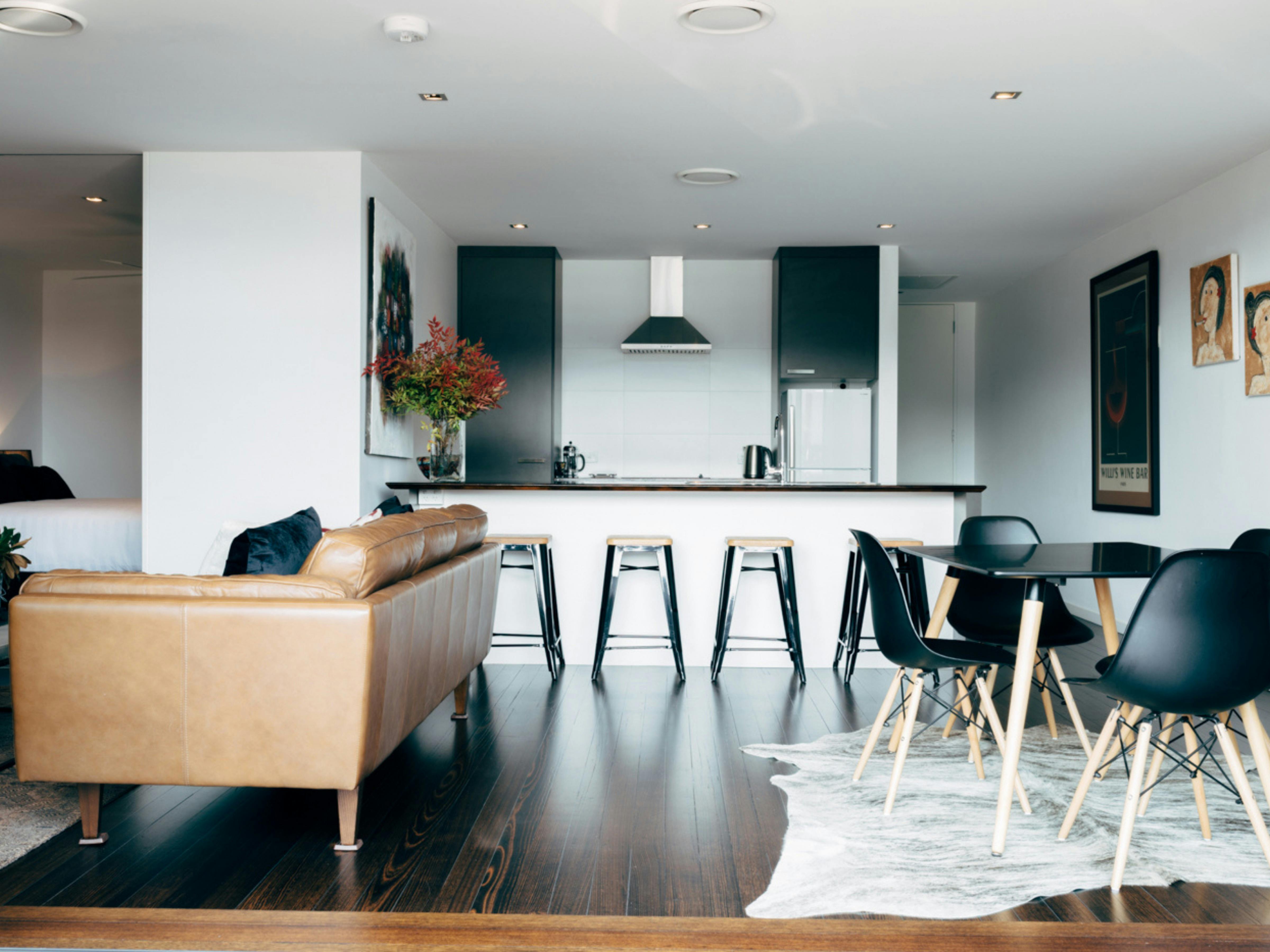 Corryong Accommodation - Milton Boutique Accommodation - Deluxe Apartment Lounge/Dining