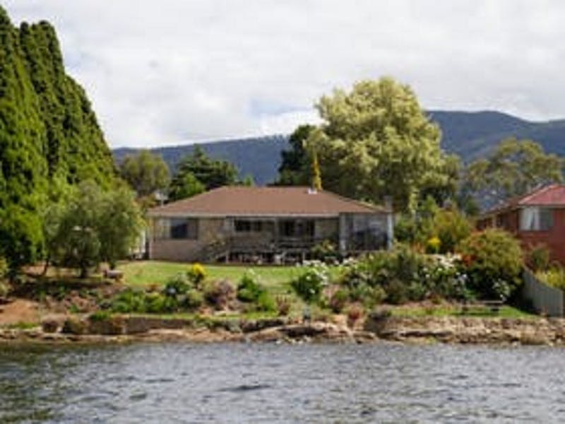 Holiday House image