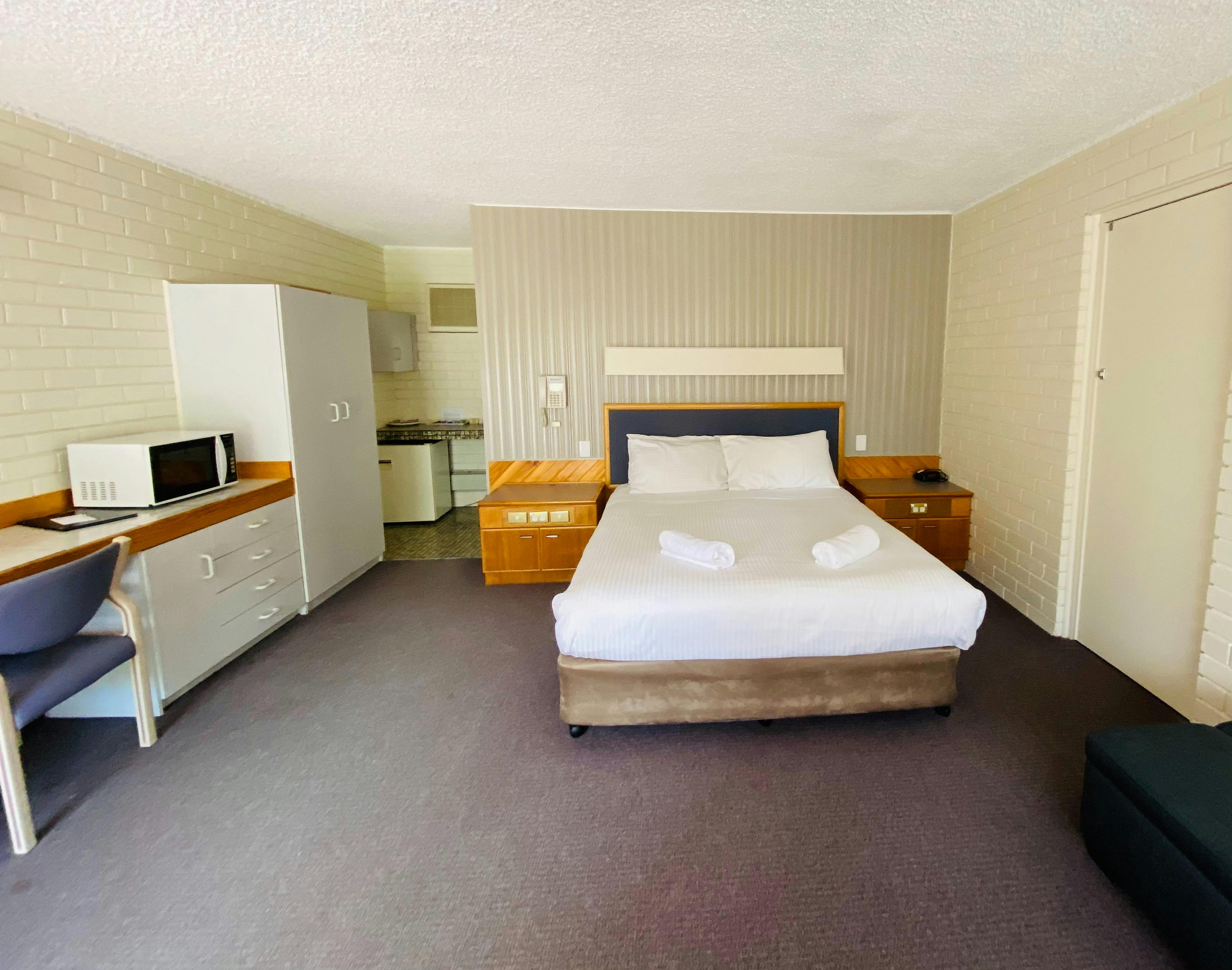 Accommodation Mudgee large deluxe room interior