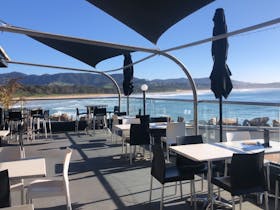Breakwall Cafe & Restaurant