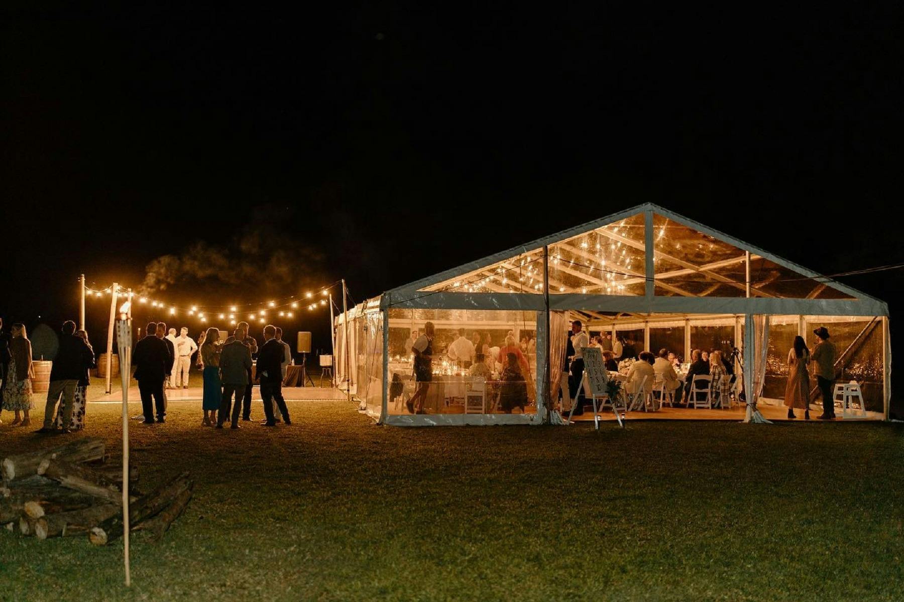 ウィンヤビー・ハウス・ウェディングが始まる