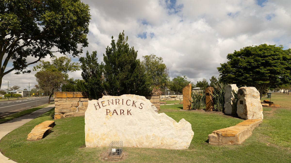A large sandstone sign inscribed with 'Henricks Park'
