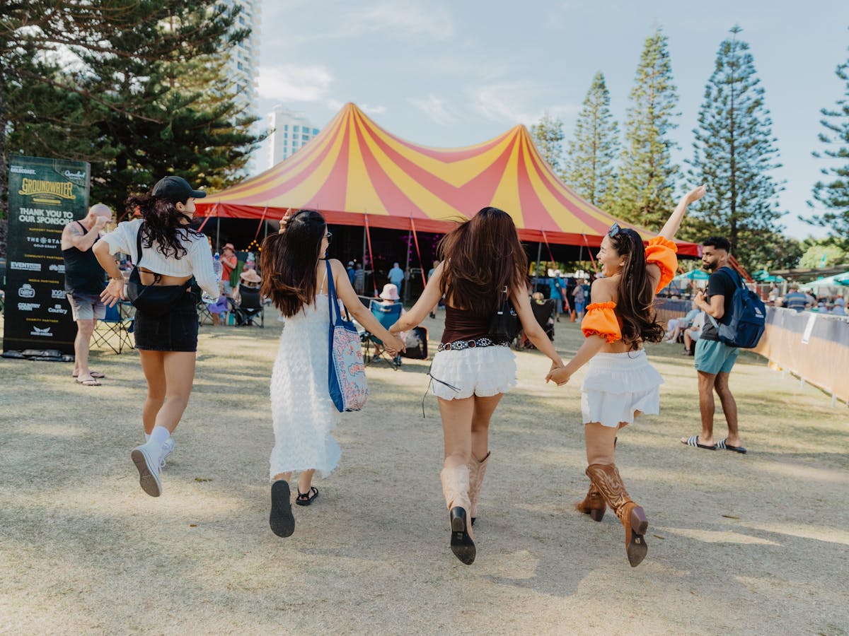 girls running
