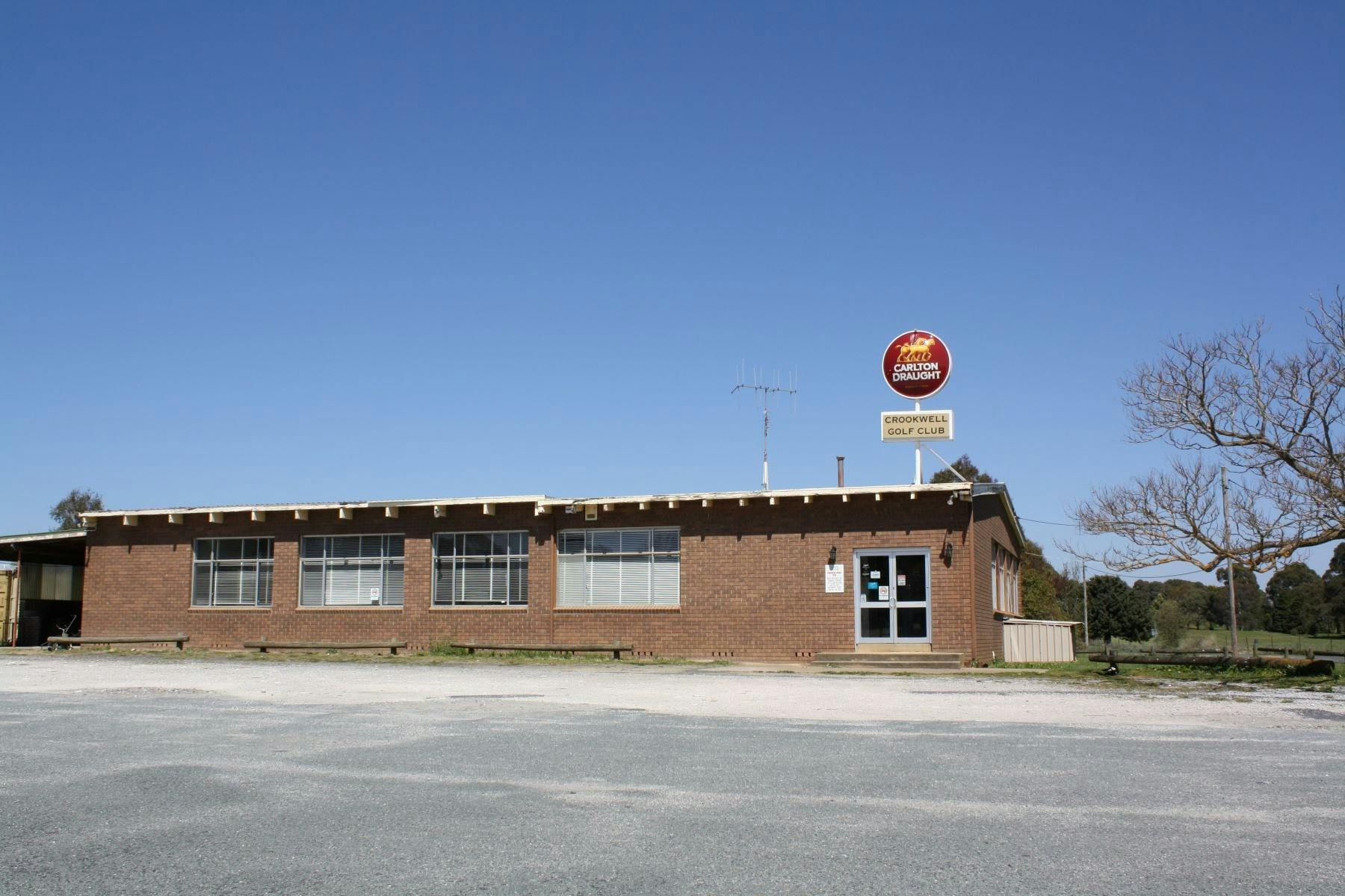 Outside Crookwell Golf Club House