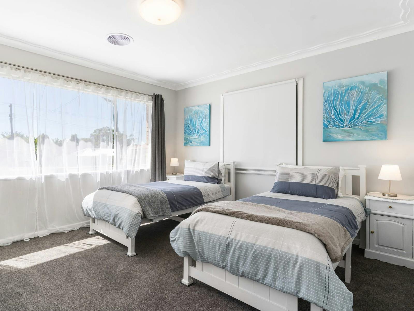 2 Single beds perfect for 2 kids