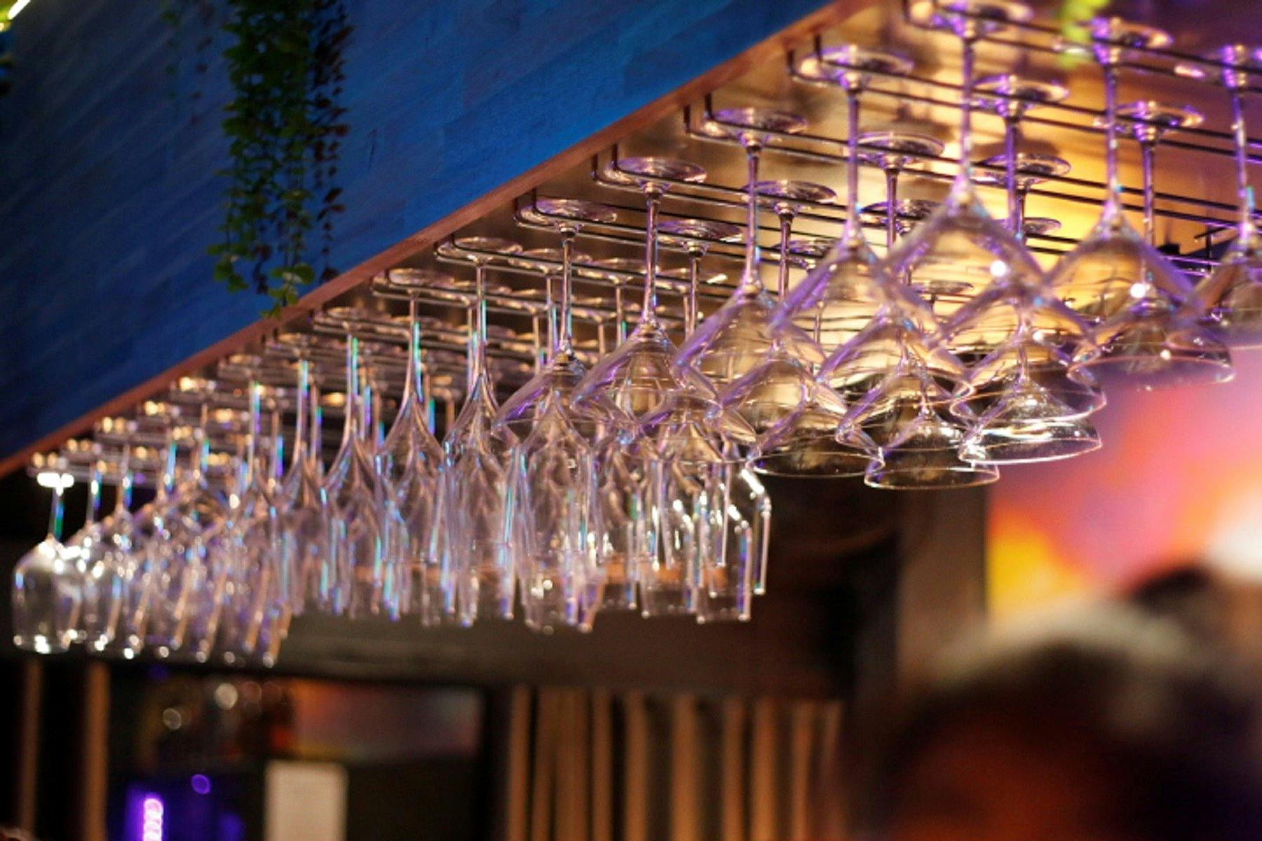 Dom’s Bar & Lounge