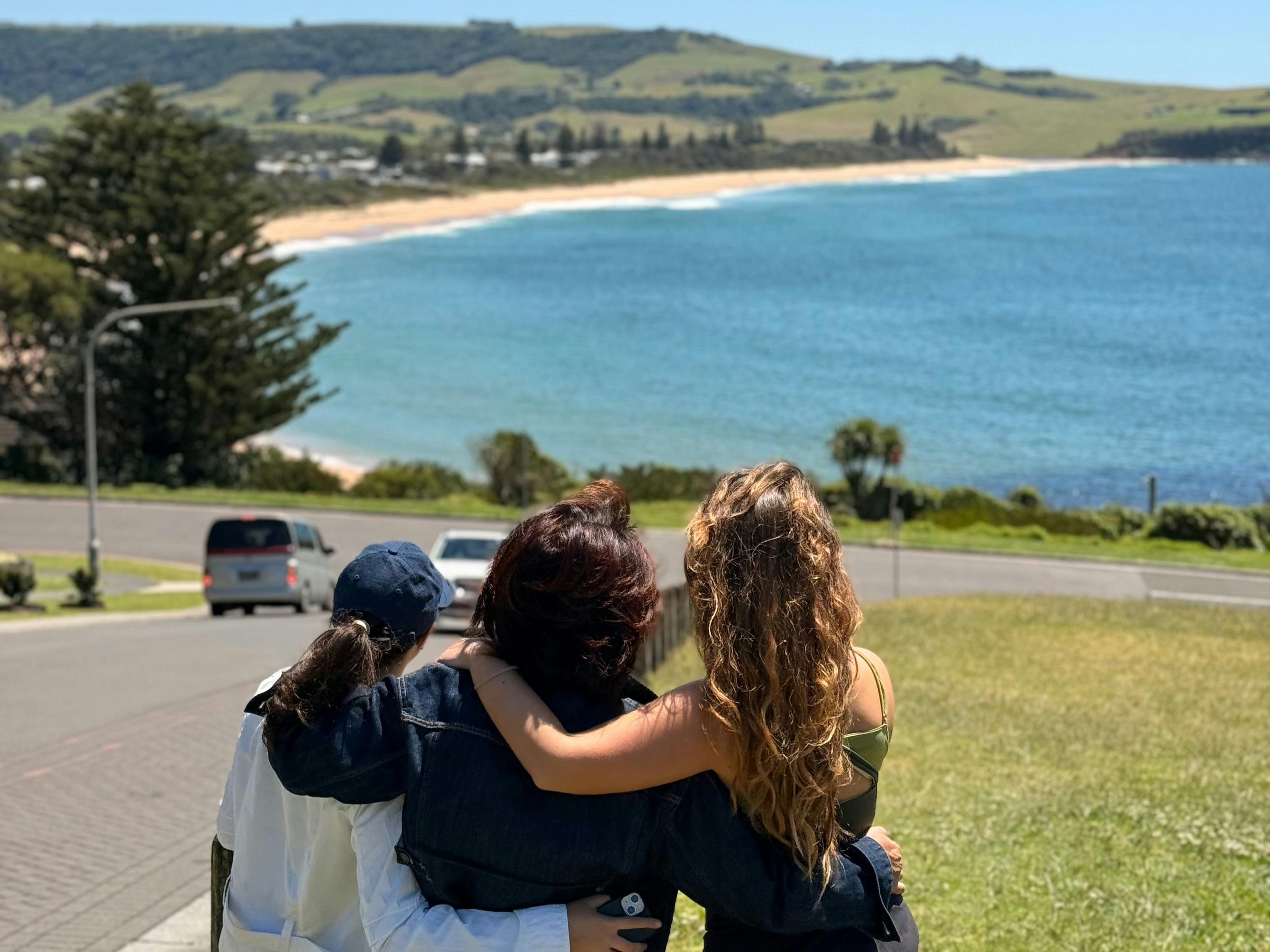 Three women sitting on Tasman Drive, Gerringong, on a Jervis Bay day tour from Sydney