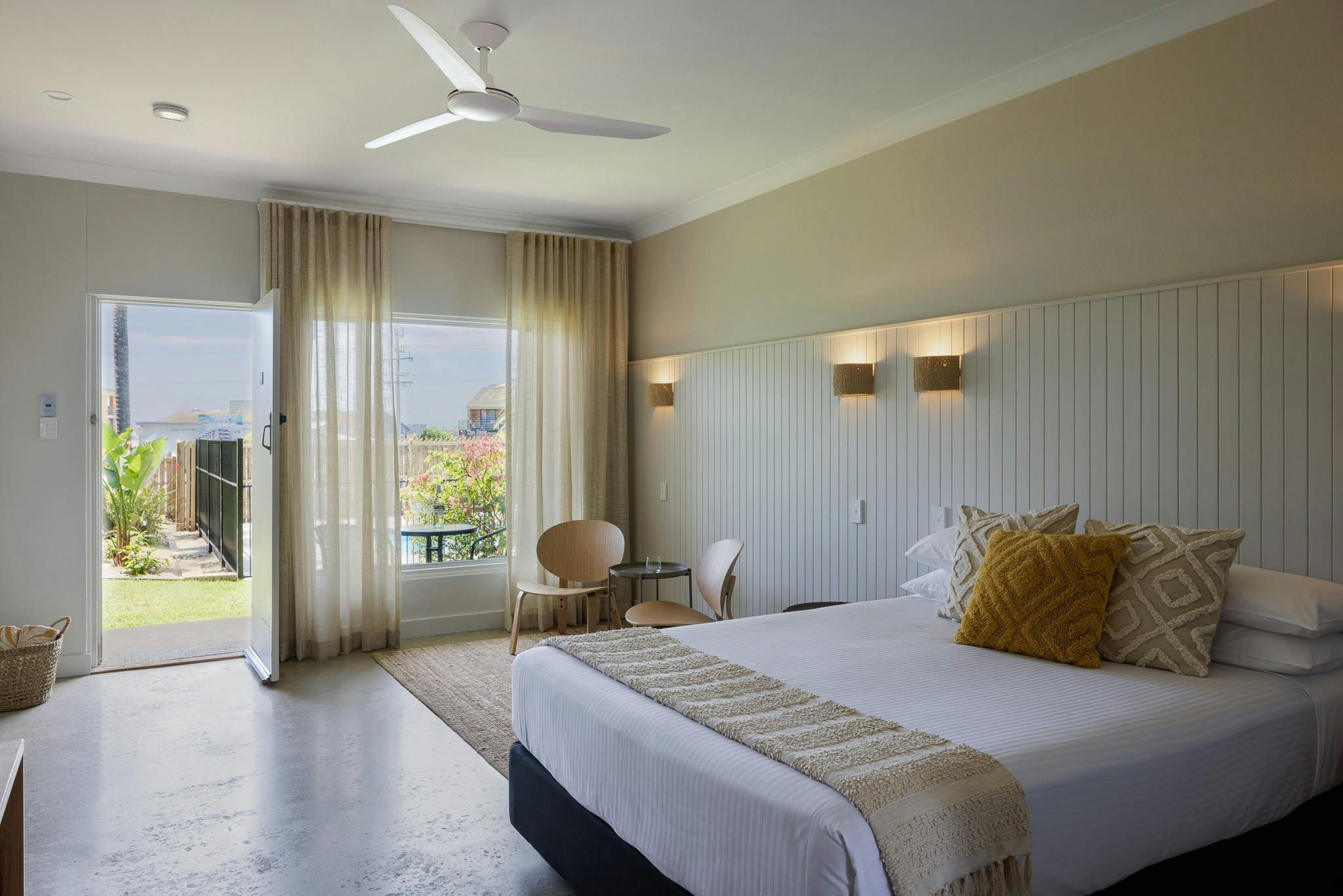 サウスパシフィックパームスモーテル改装済みプールサイドクイーン