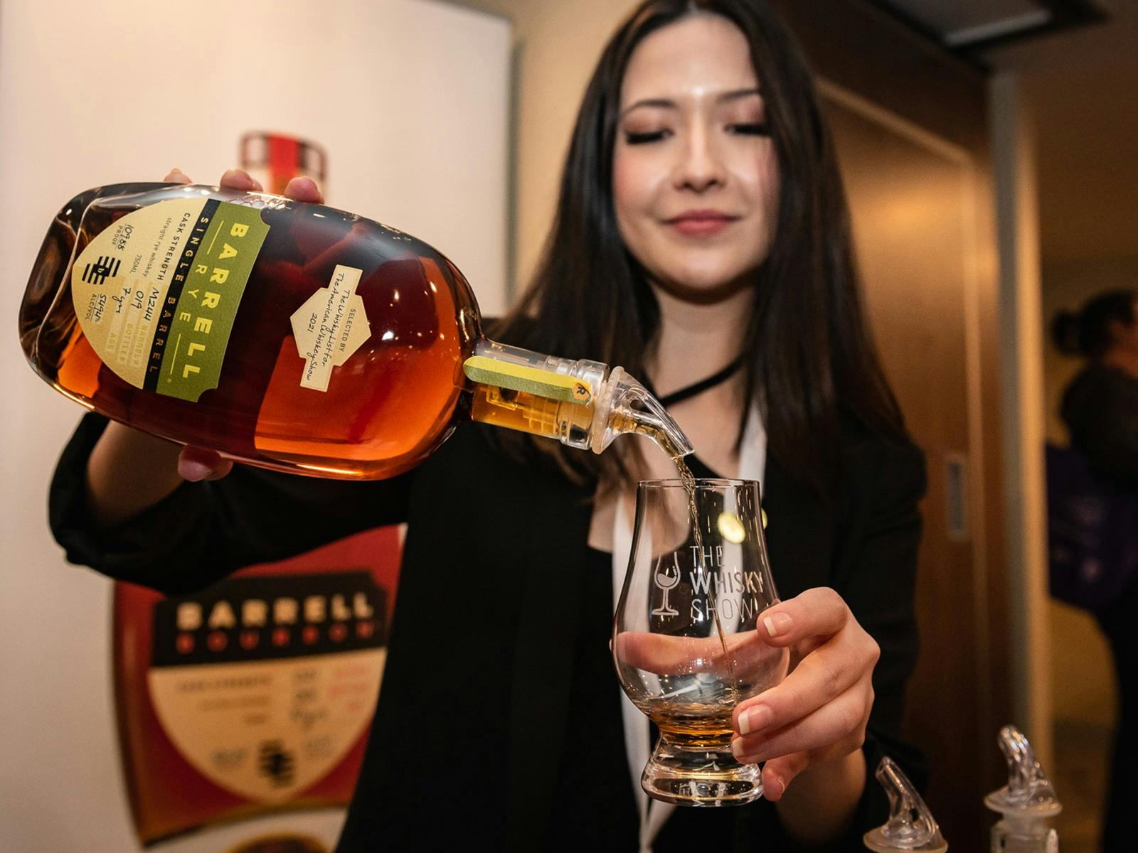 The Whisky Show - Pouring American Whiskey Bourbon