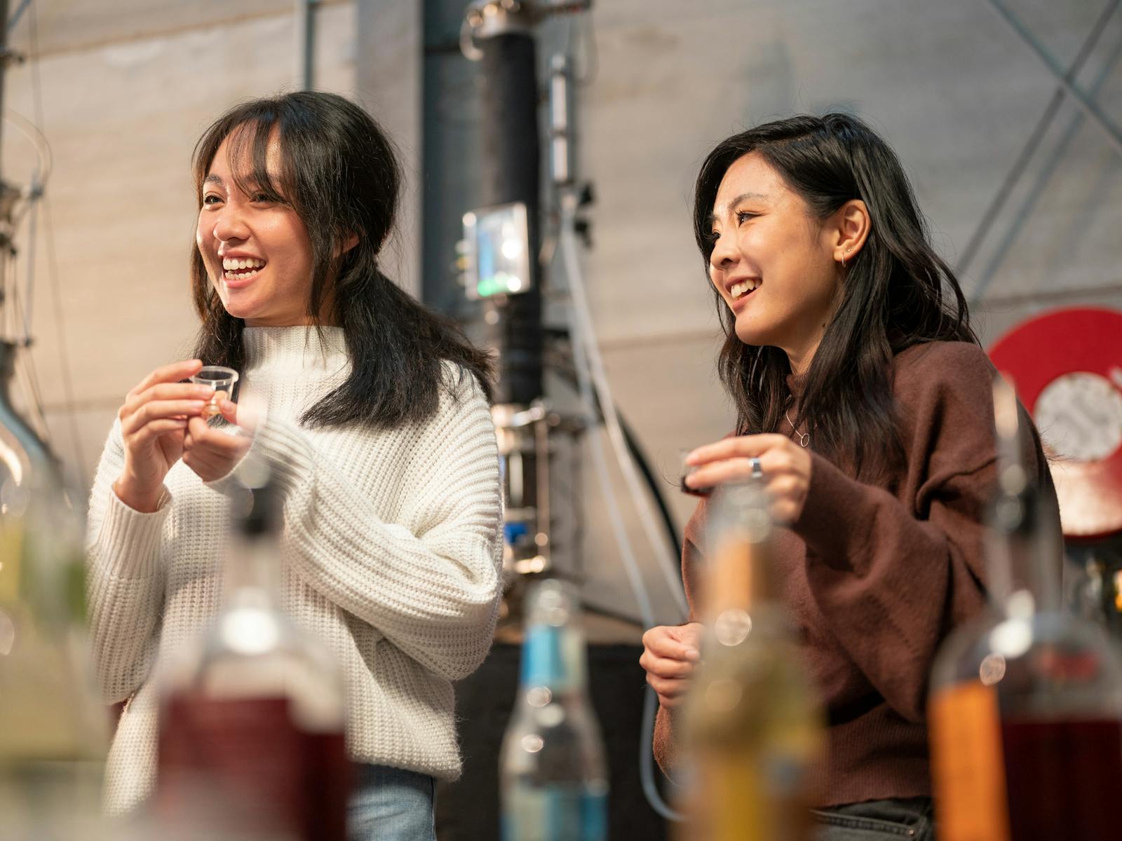 Girls on a Dave's Tour tasting gin