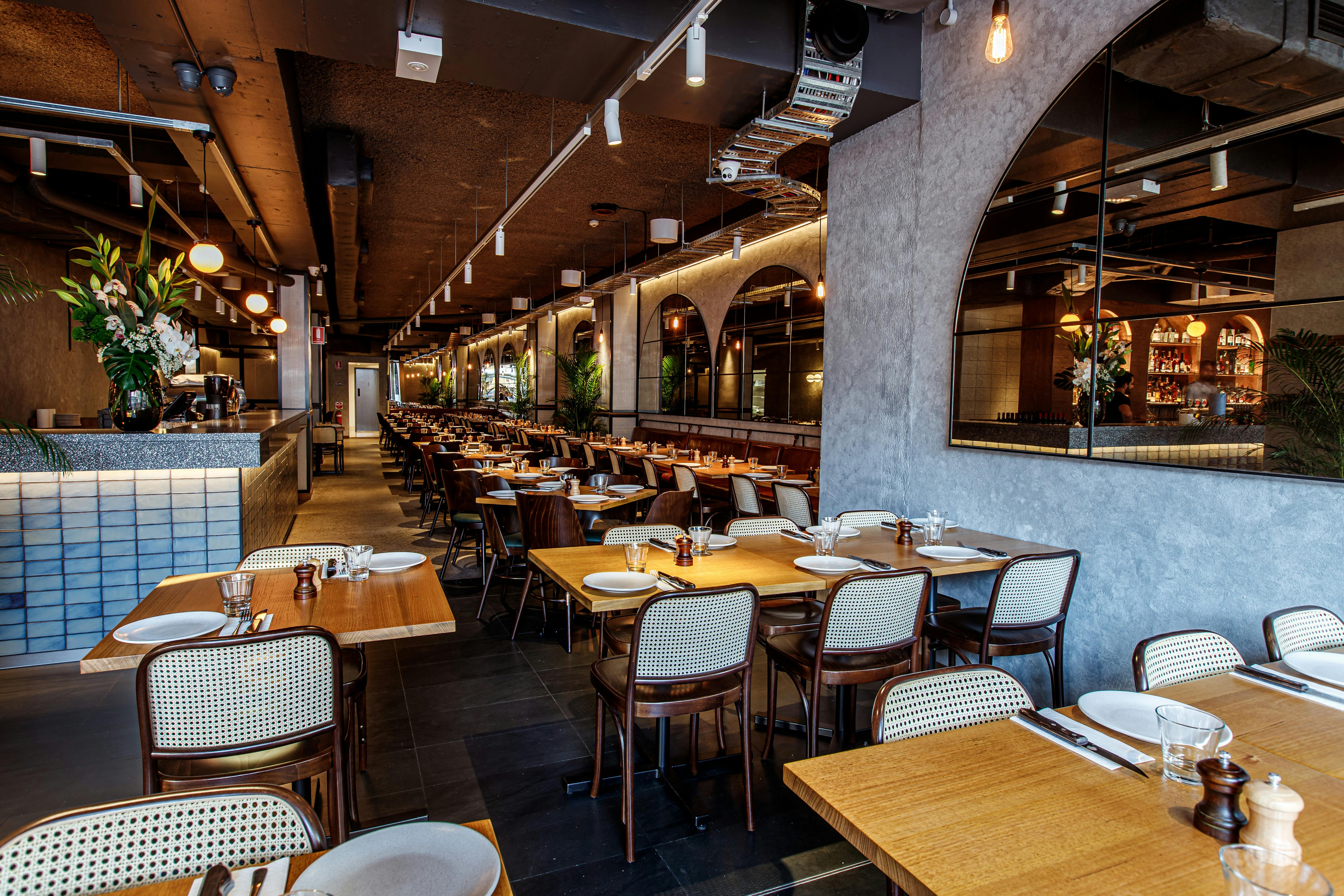 Hurricane's Grill & Bar - Bondi Beach Indoor Tables and Seating