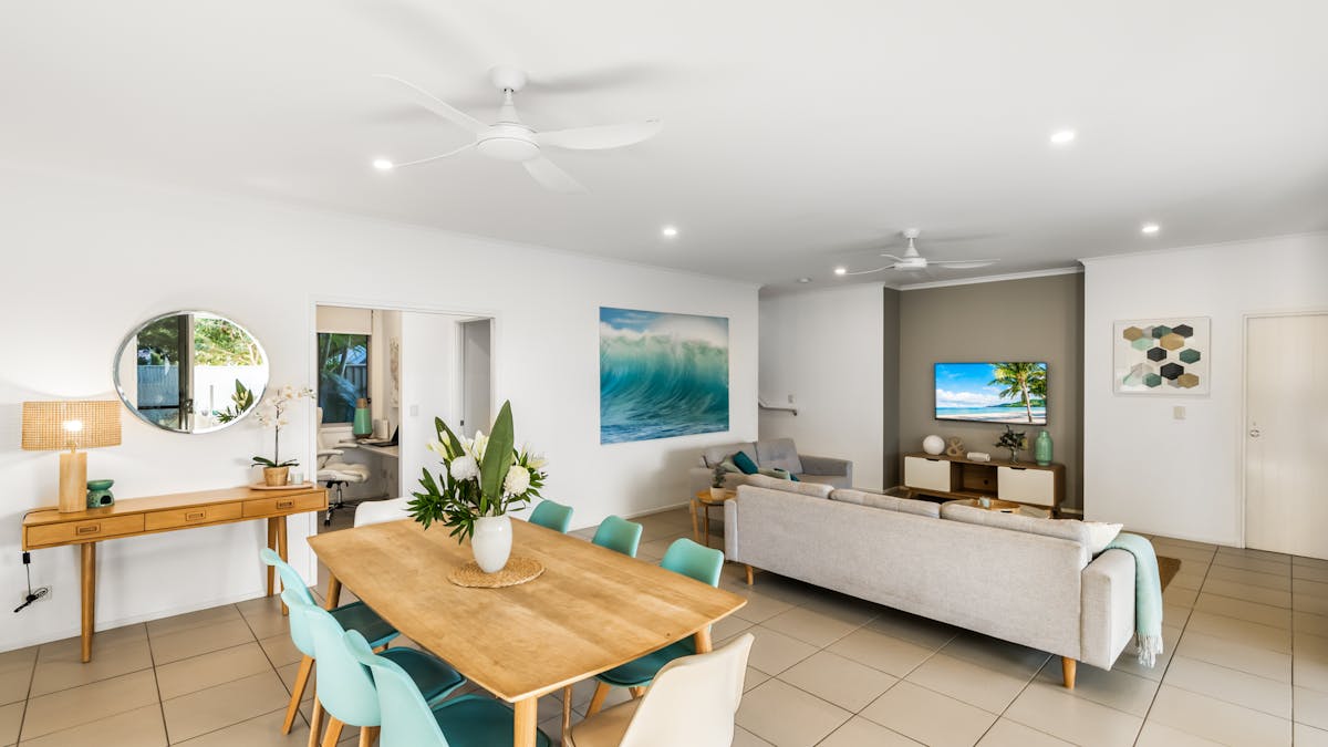 Dining and lounge