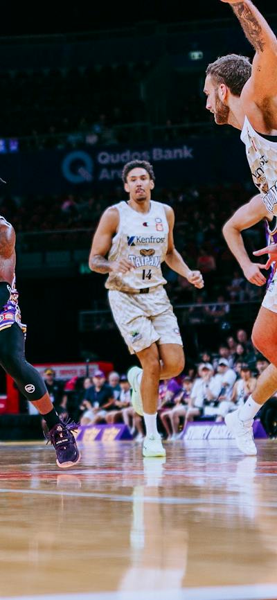 Kendric Davis with ball in Kings game against Taipans
