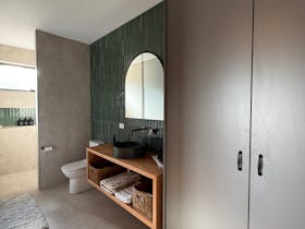 Bathroom & Laundry Facilities