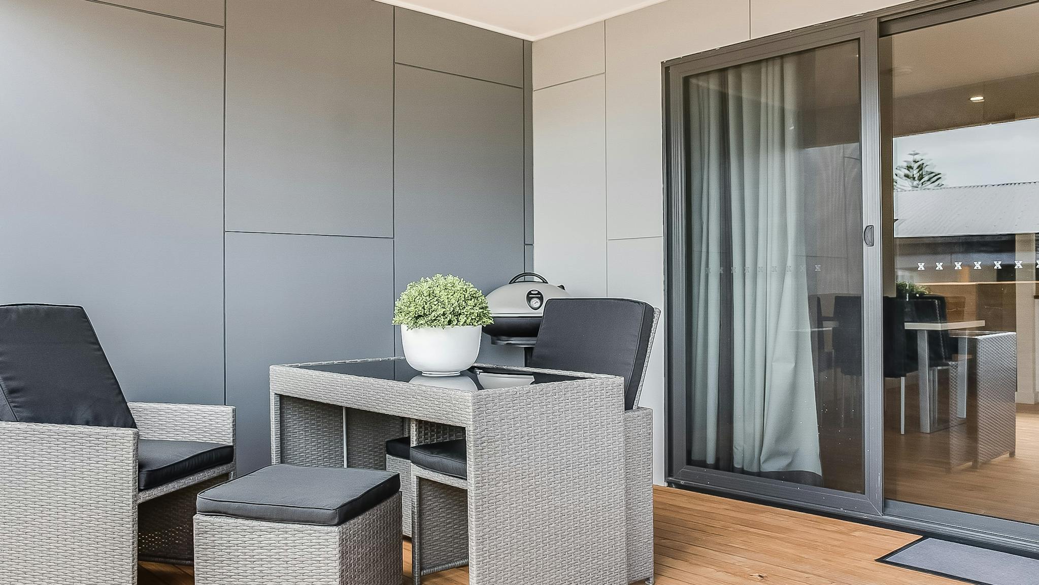 1 bedroom - outside deck