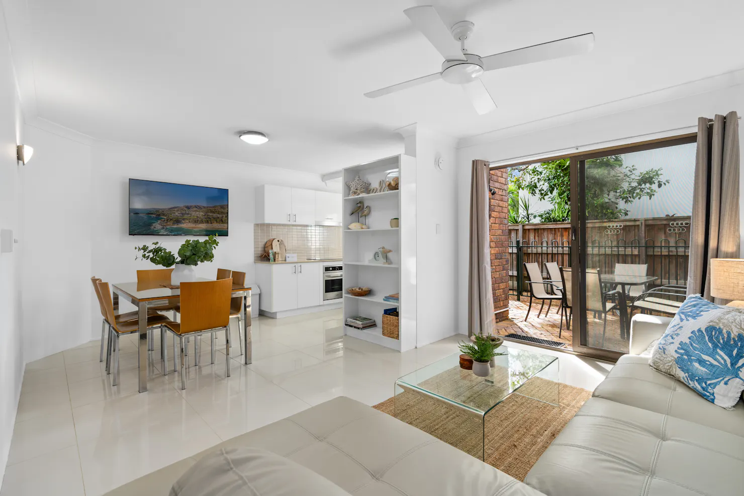 Downstairs open plan living, dining & kitchen