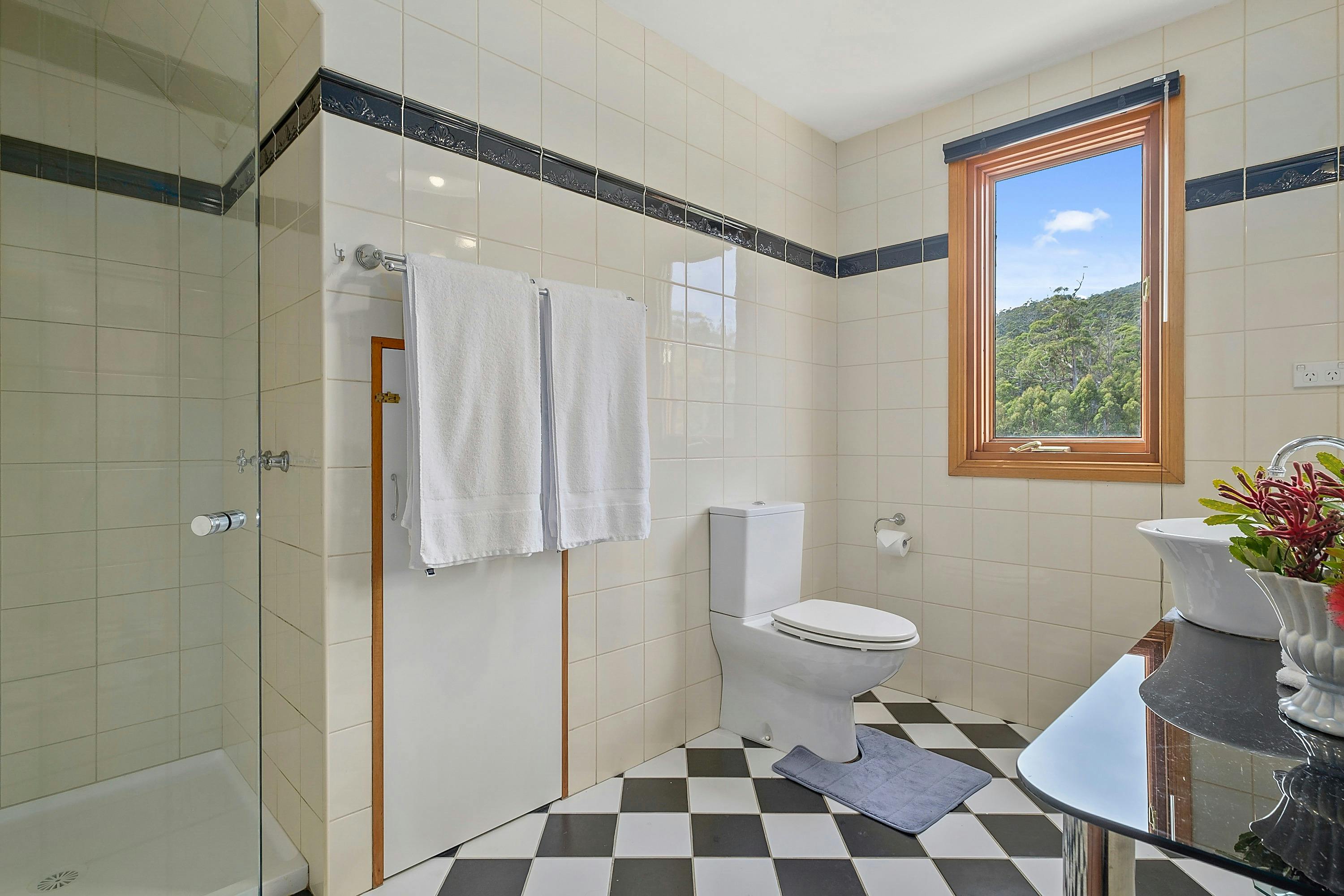 Manfield Country Bruny Island-Bathroom 2