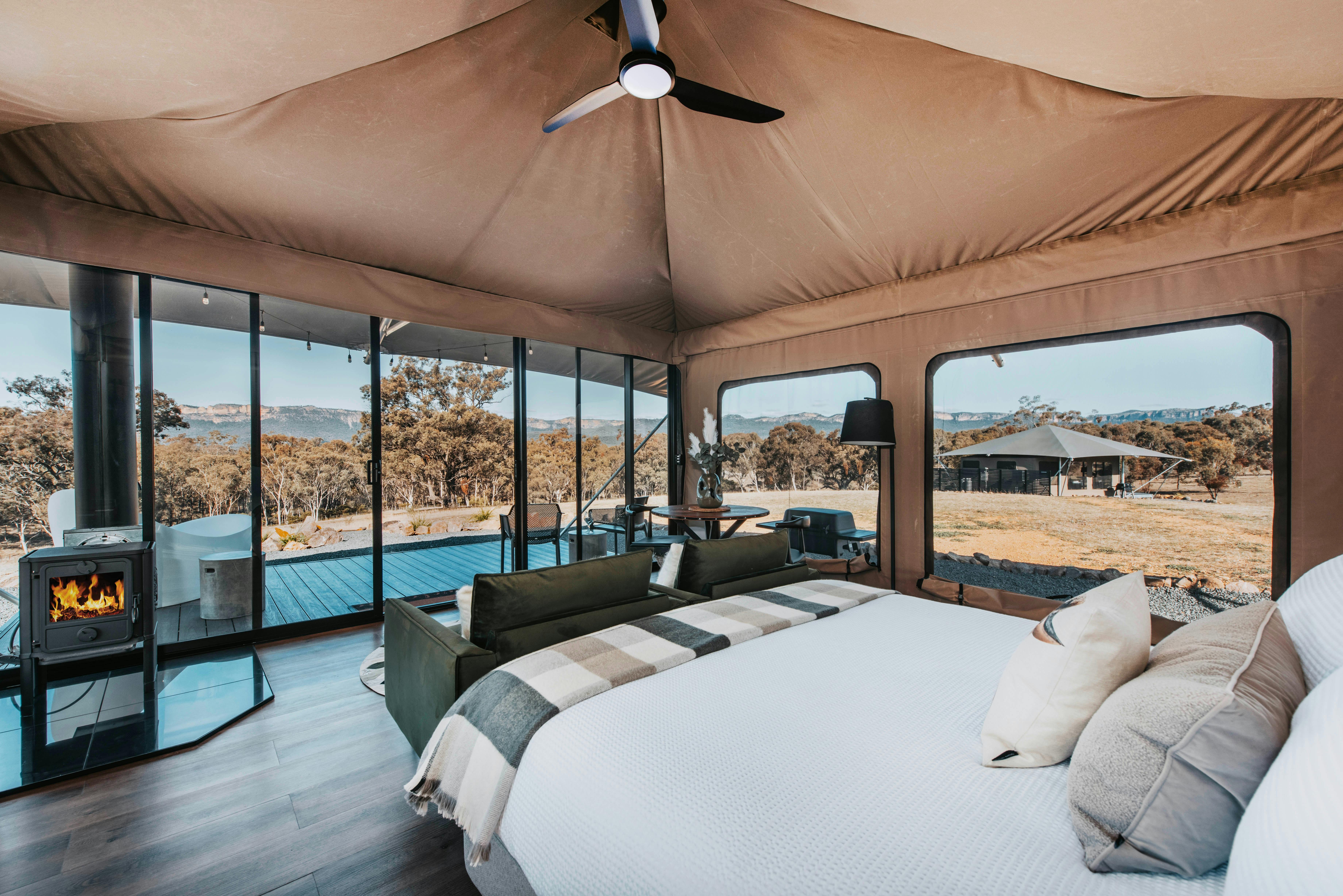 Honeyeater Tent: Captivating Escarpment Views