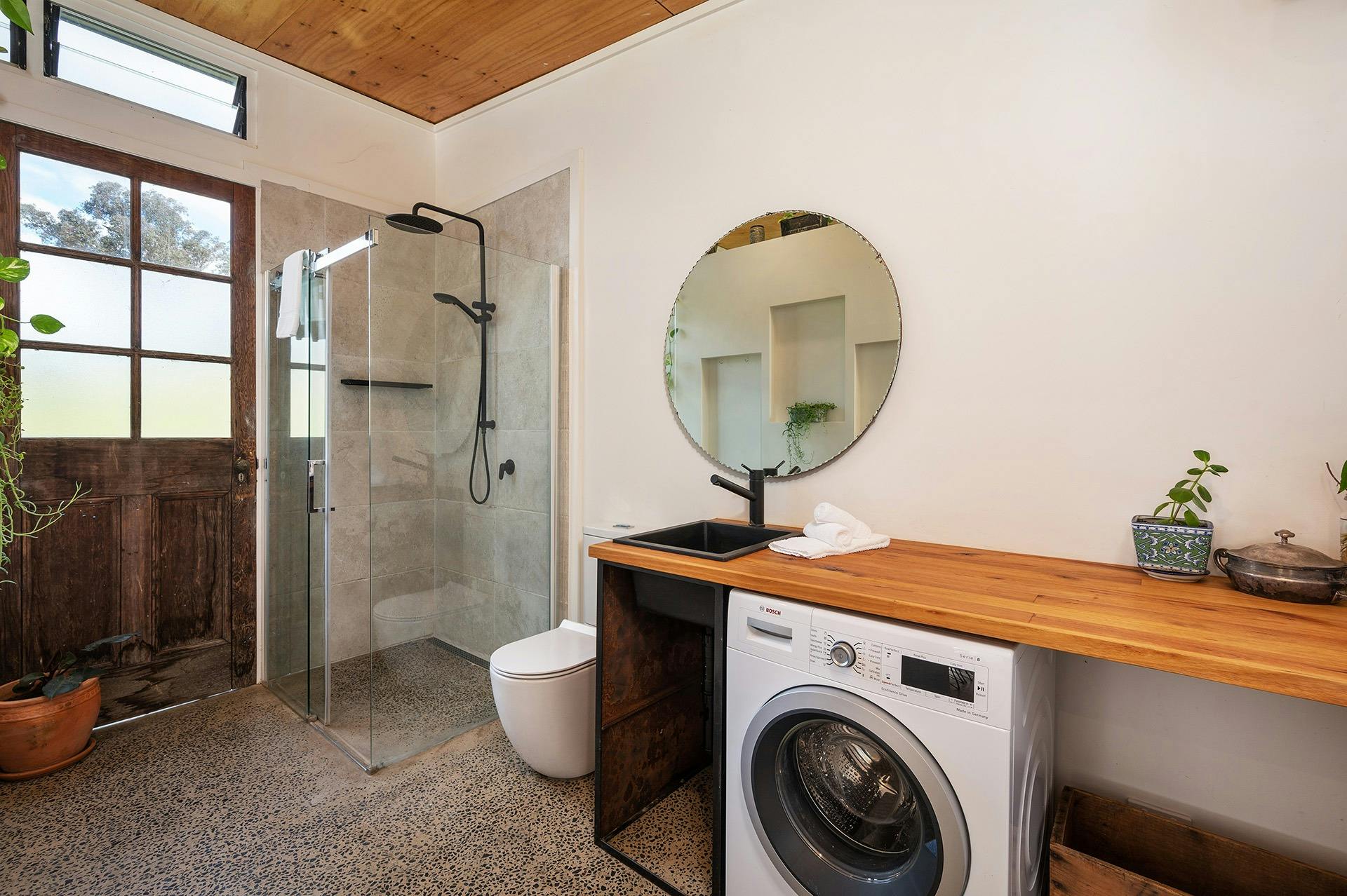 Bathroom, Shed by Zin