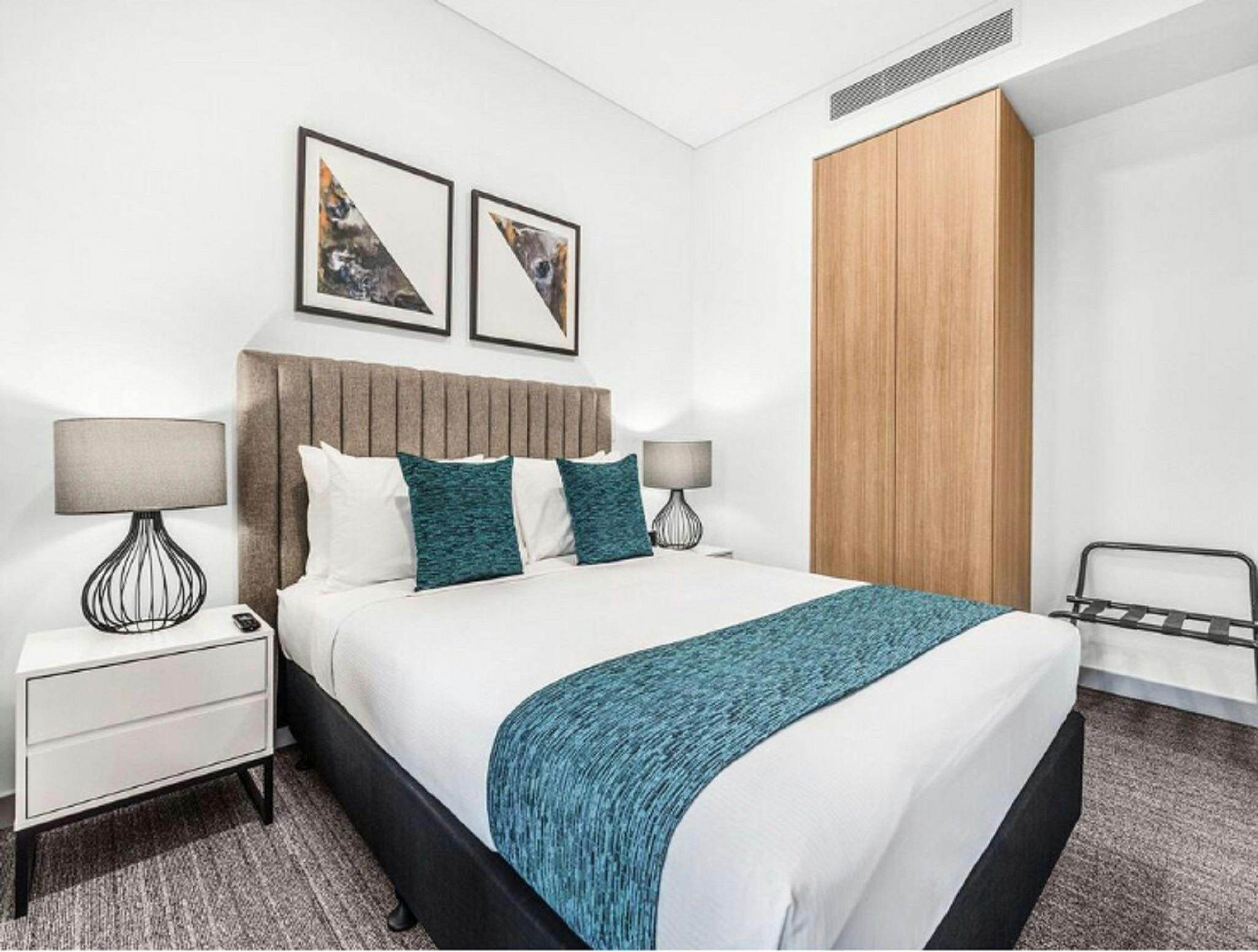 Essence Suites Taringa