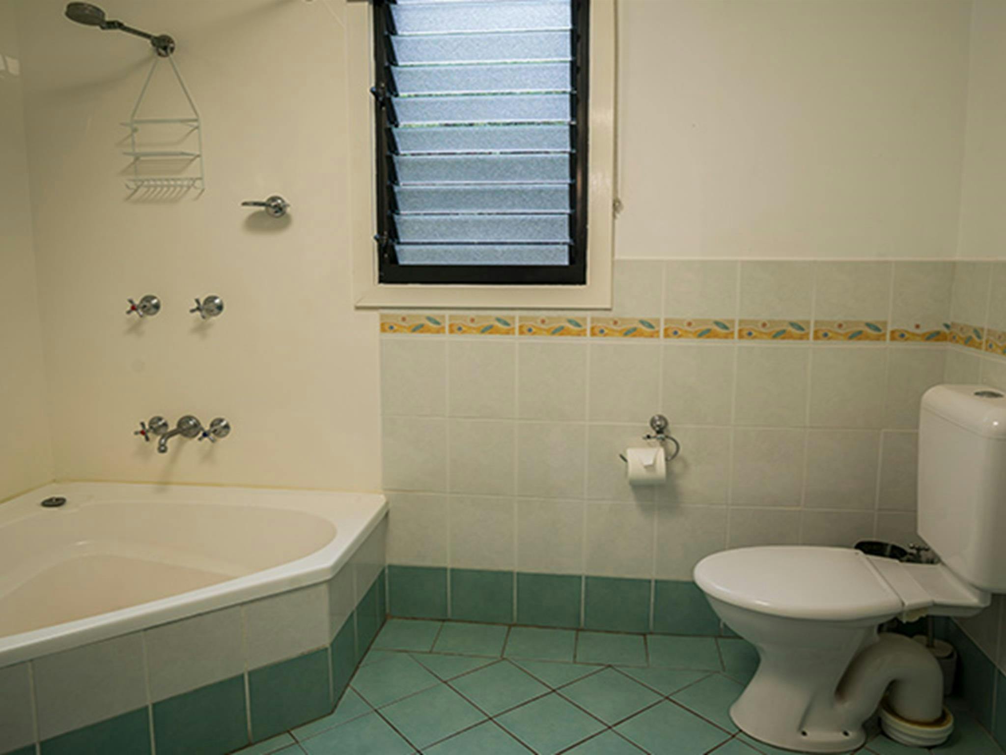 Ein Badezimmer im Forest House, Bundjalung-Nationalpark. Foto: J Spencer/OEH