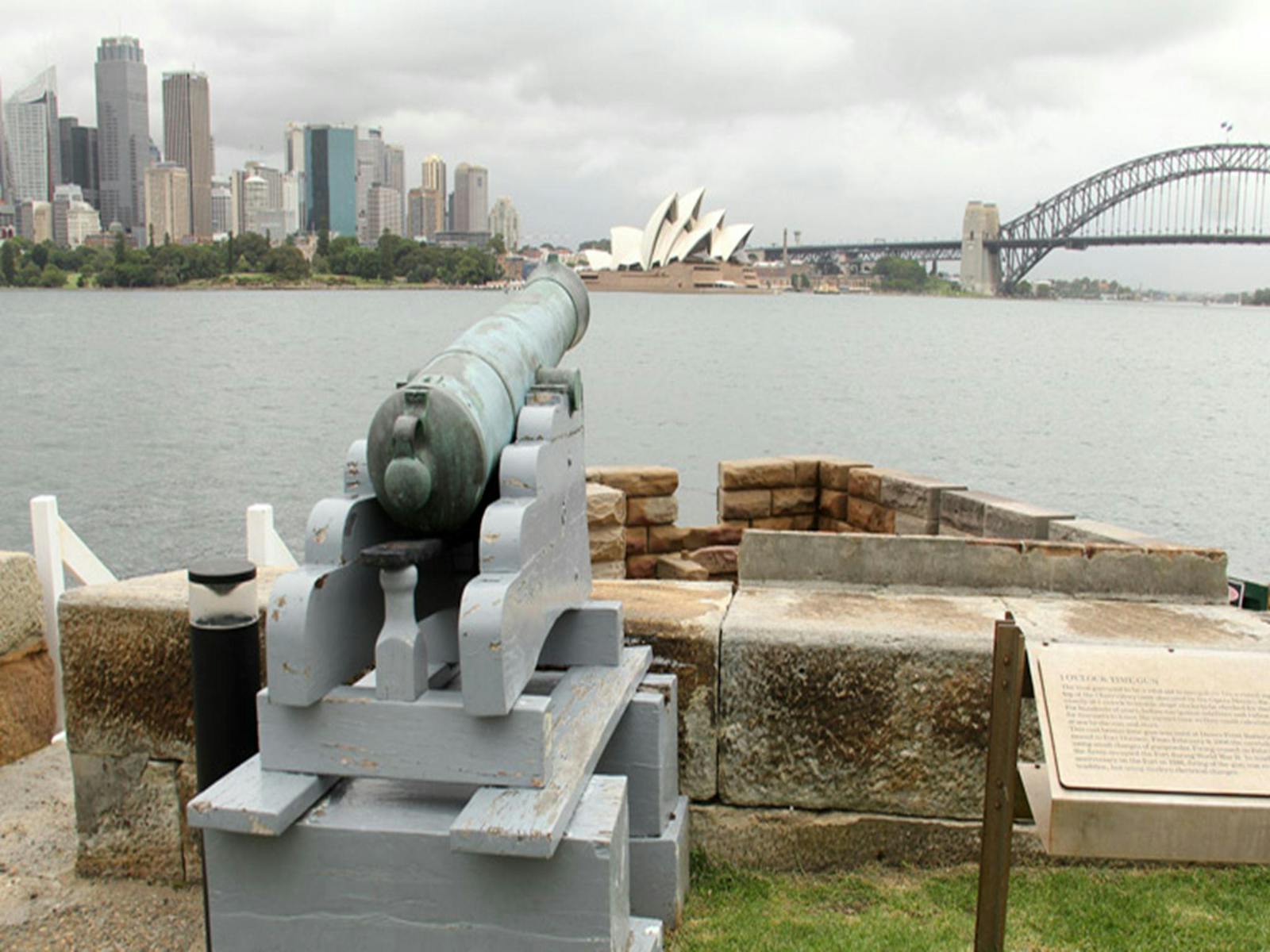 Cannons on Fort Denison – Muddawahnyuh. Photo credit: John Yurasek © DPIE